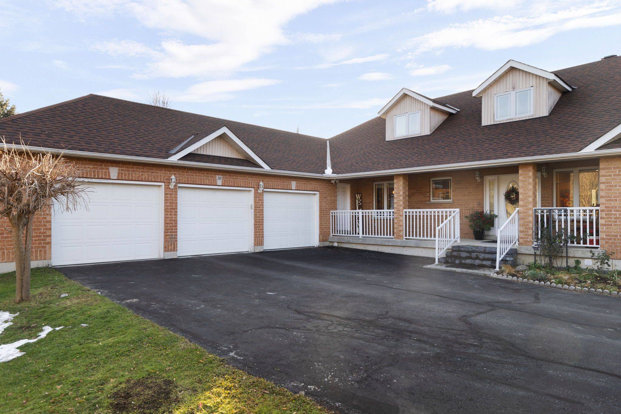 New Tecumseth, ON L0G 1W0,30 TECUMSETH HEIGHTS DR