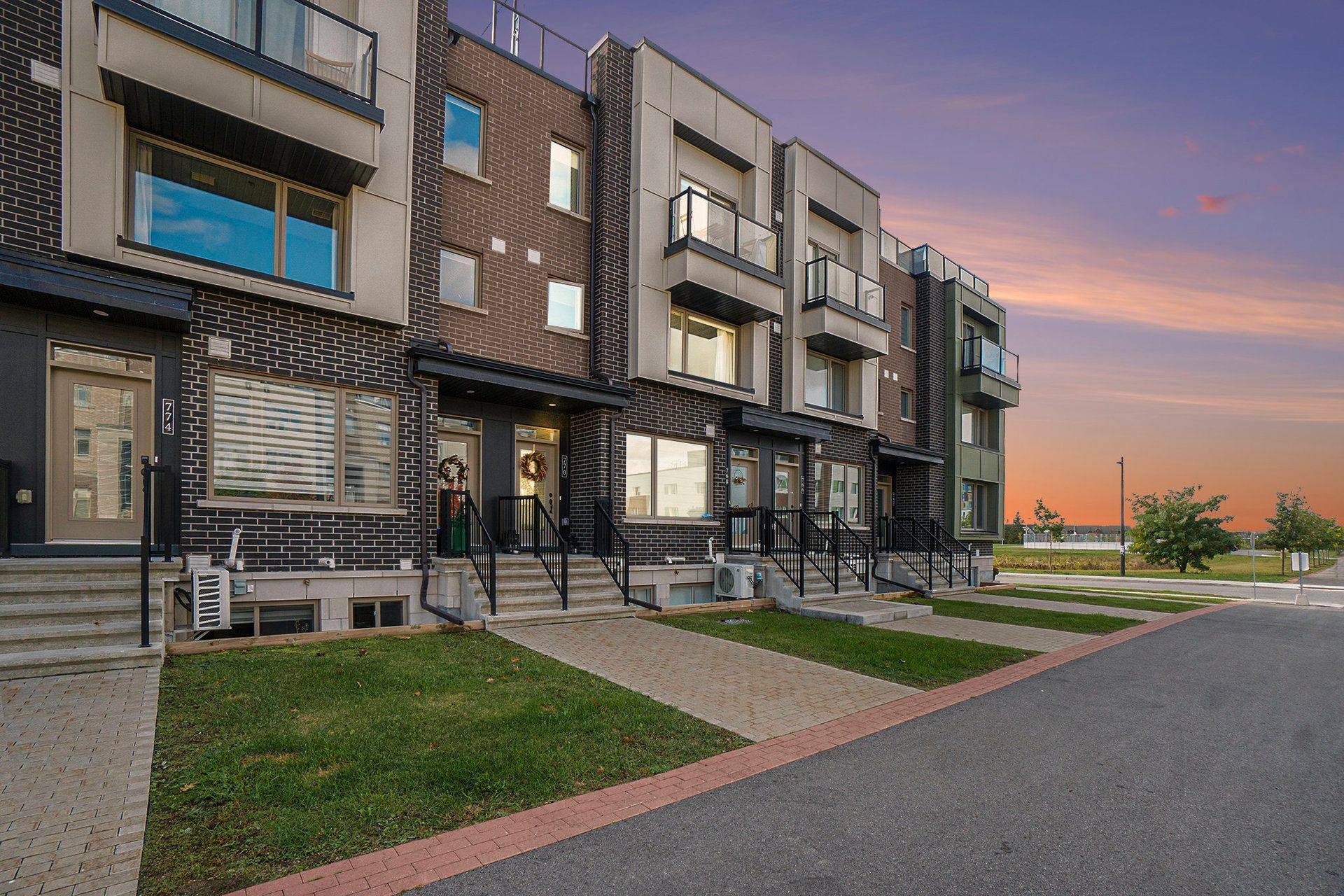 Manor Park - Cardinal Glen And Area, ON K1K 5A5,770 Mikinak RD