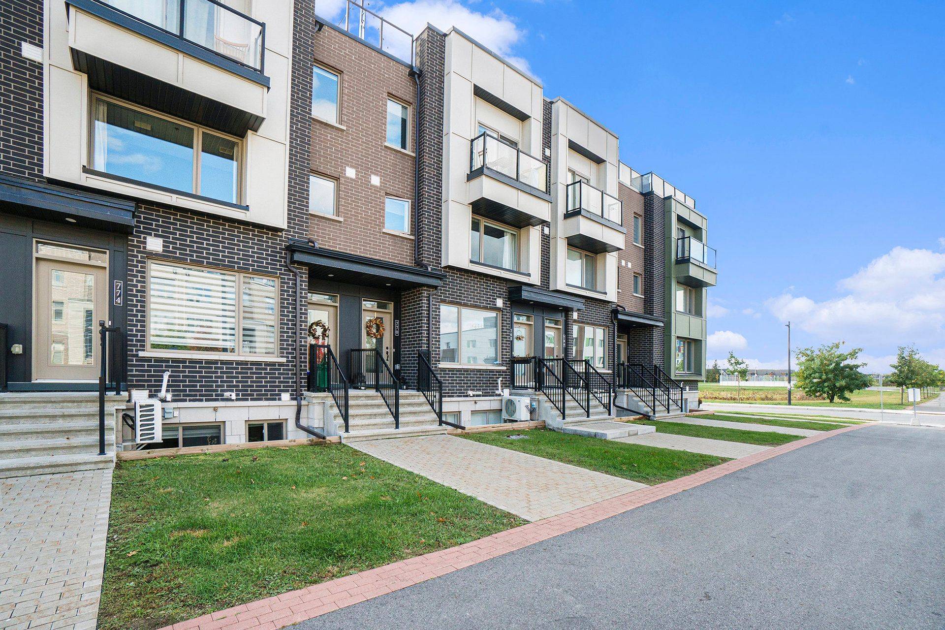 Manor Park - Cardinal Glen And Area, ON K1K 5A5,770 Mikinak RD