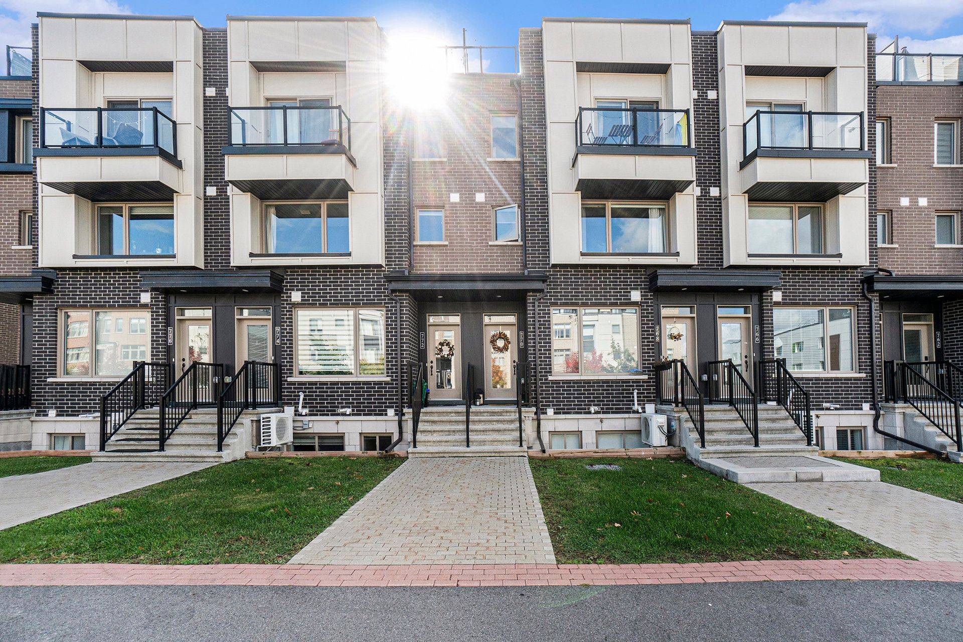 Manor Park - Cardinal Glen And Area, ON K1K 5A5,770 Mikinak RD