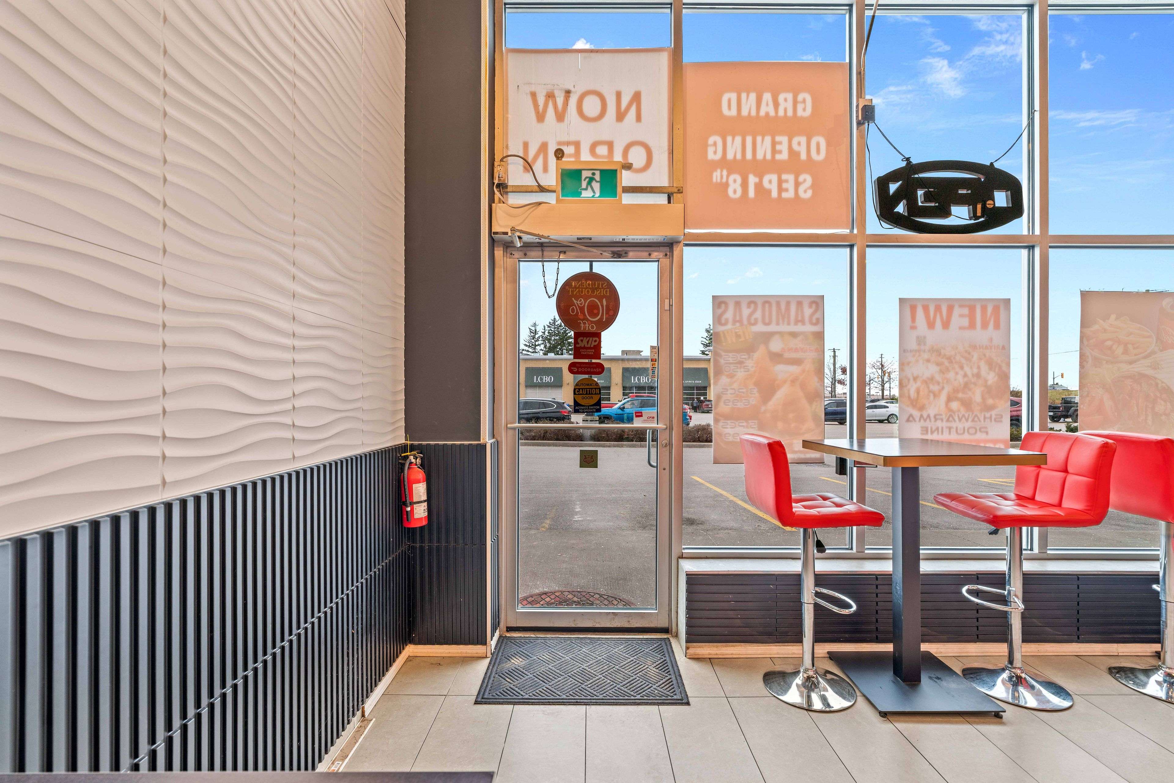 Kawartha Lakes, ON K9V 2Y4,449 Kent ST W #F7