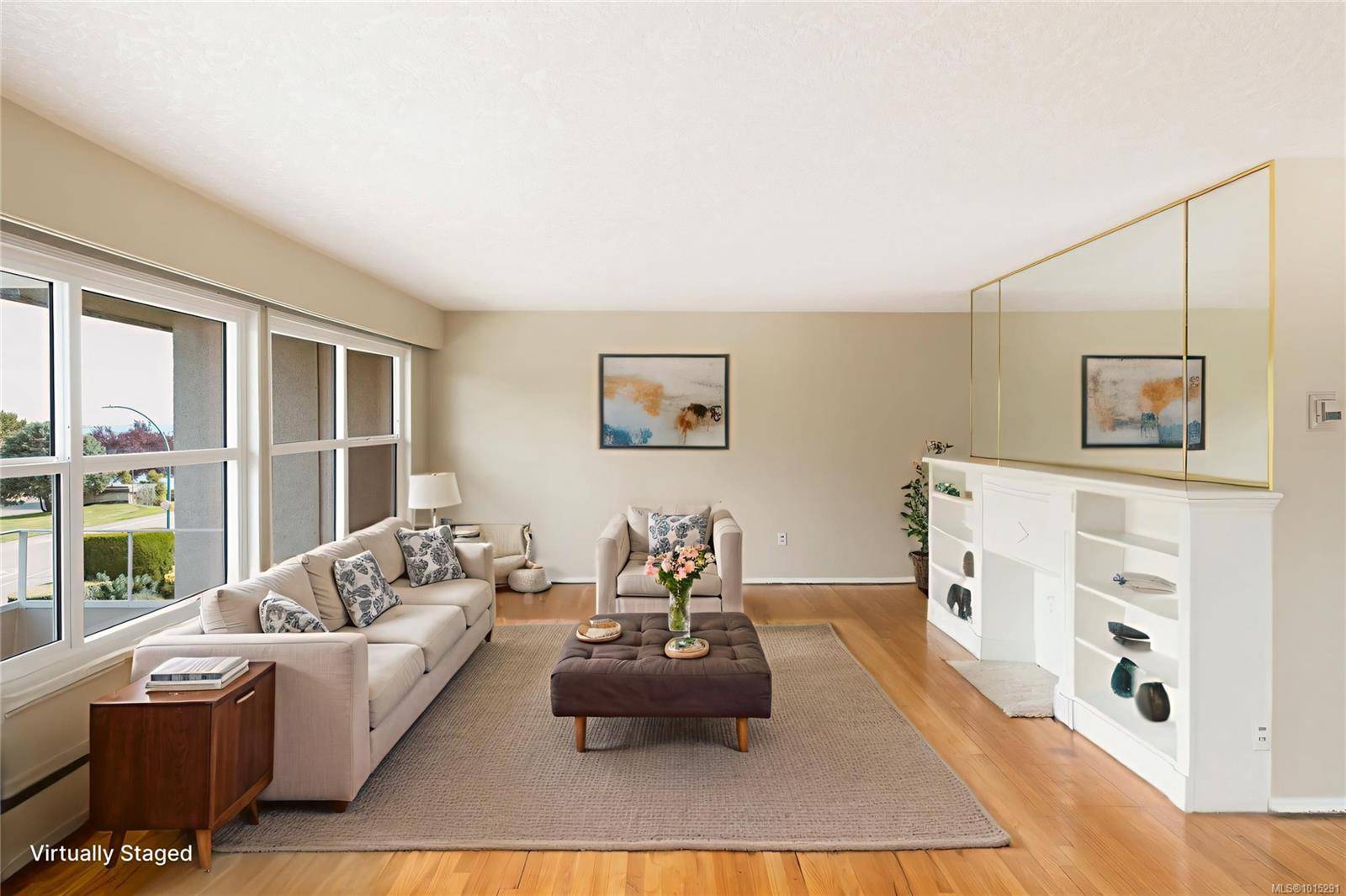 Oak Bay, BC V8S 2N5,1318 Beach Dr #301