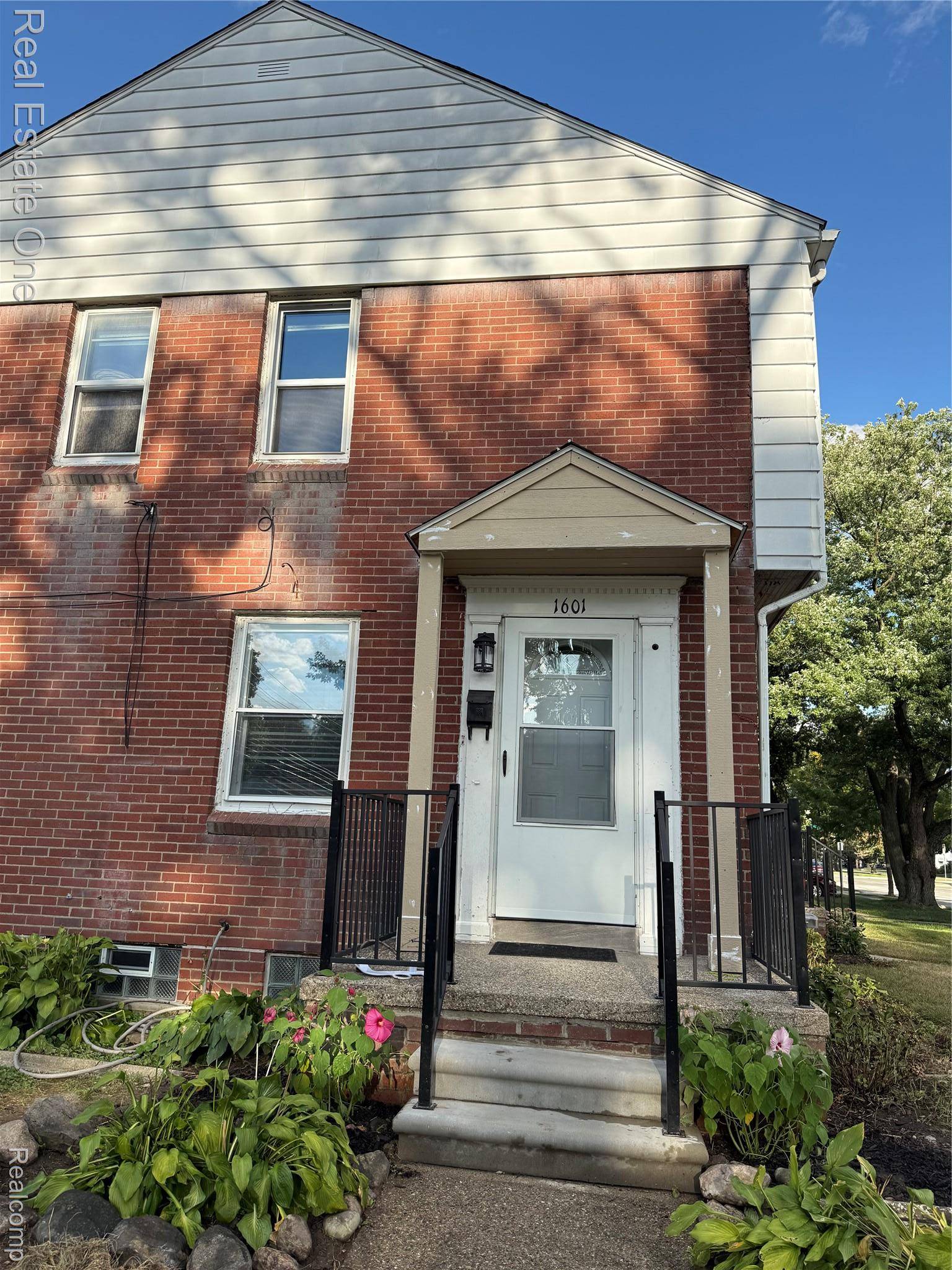 Royal Oak, MI 48067,1601 E 4th ST