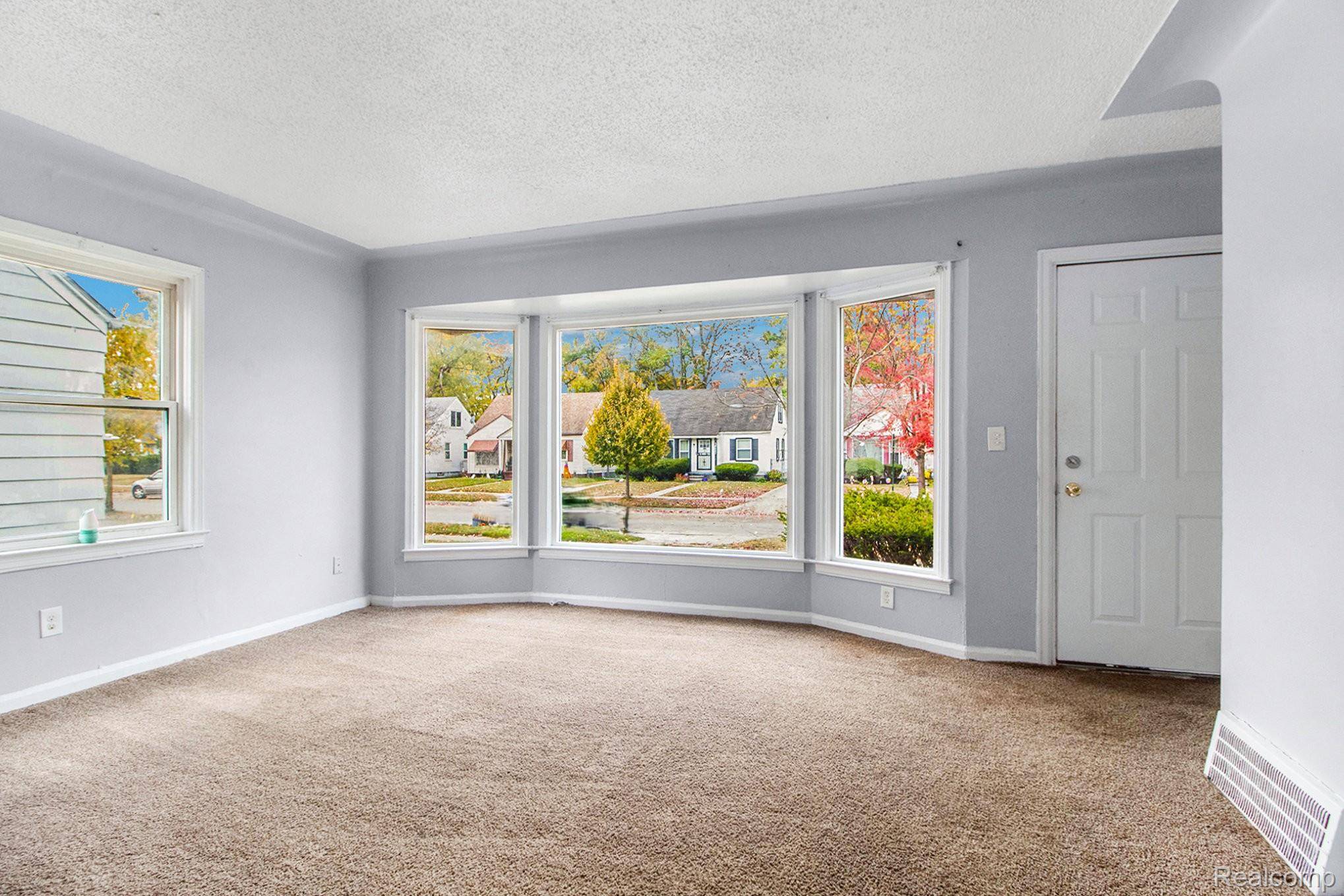 Detroit, MI 48219,18452 Shaftsbury AVE