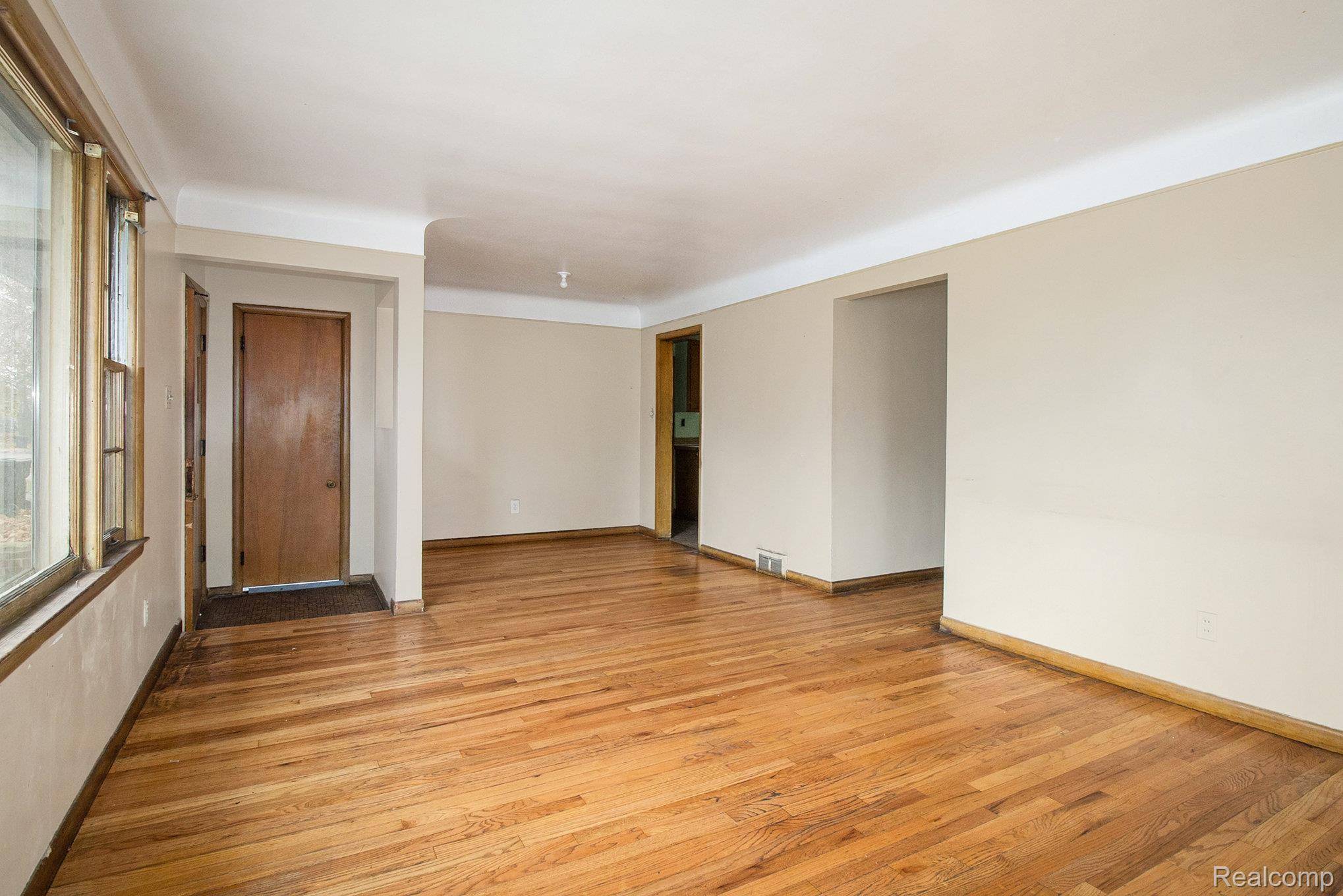 Detroit, MI 48228,7483 Mettetal ST