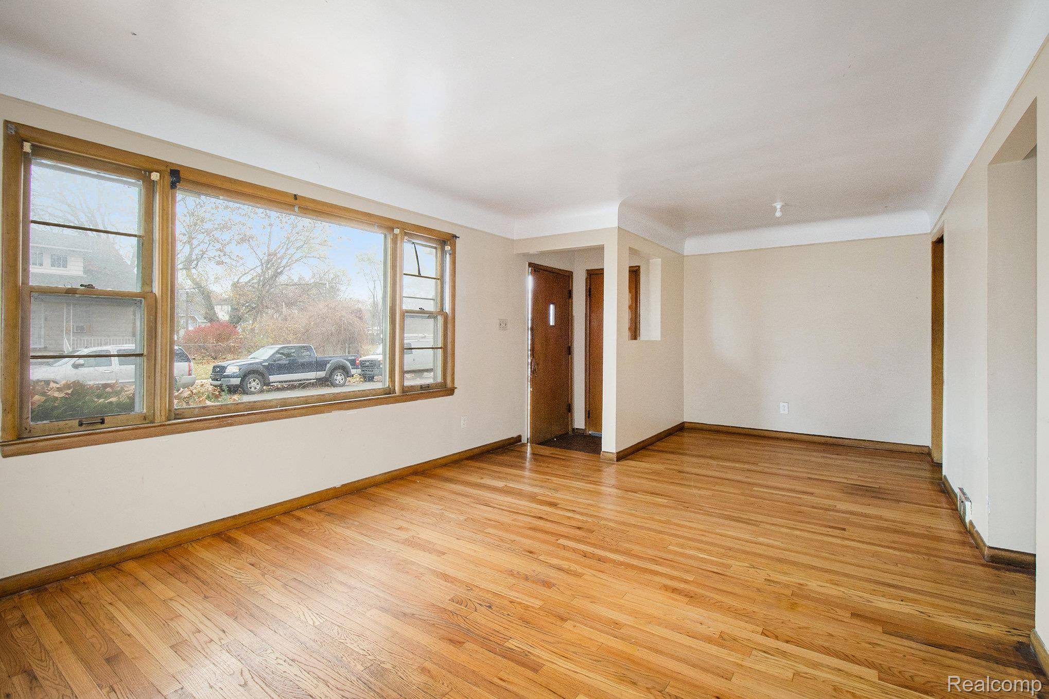 Detroit, MI 48228,7483 Mettetal ST