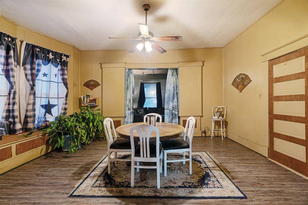 Paris, TX 75460,1347 E Houston Street