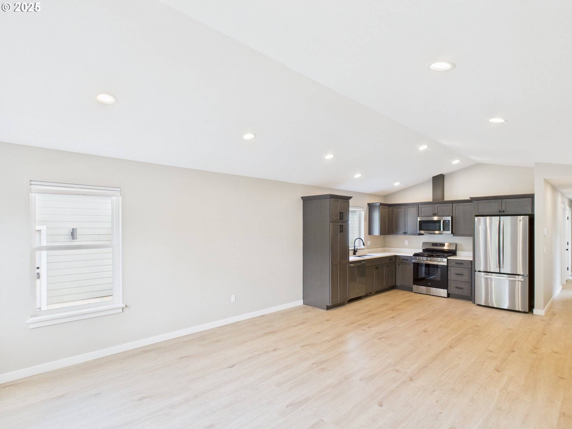 1265 Avenue D, Seaside, OR 97138