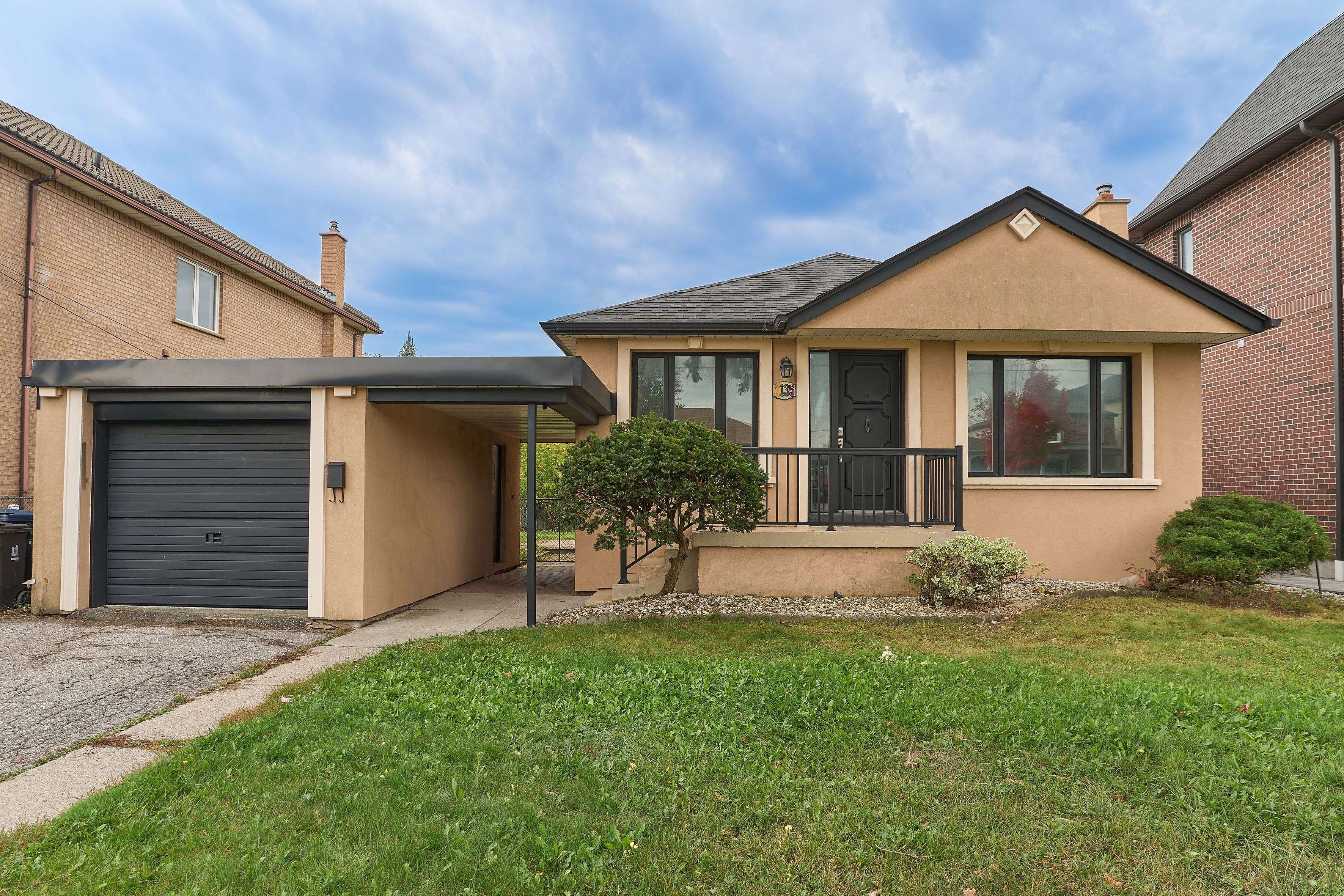 Toronto C04, ON M6A 1R8,135 Regina AVE