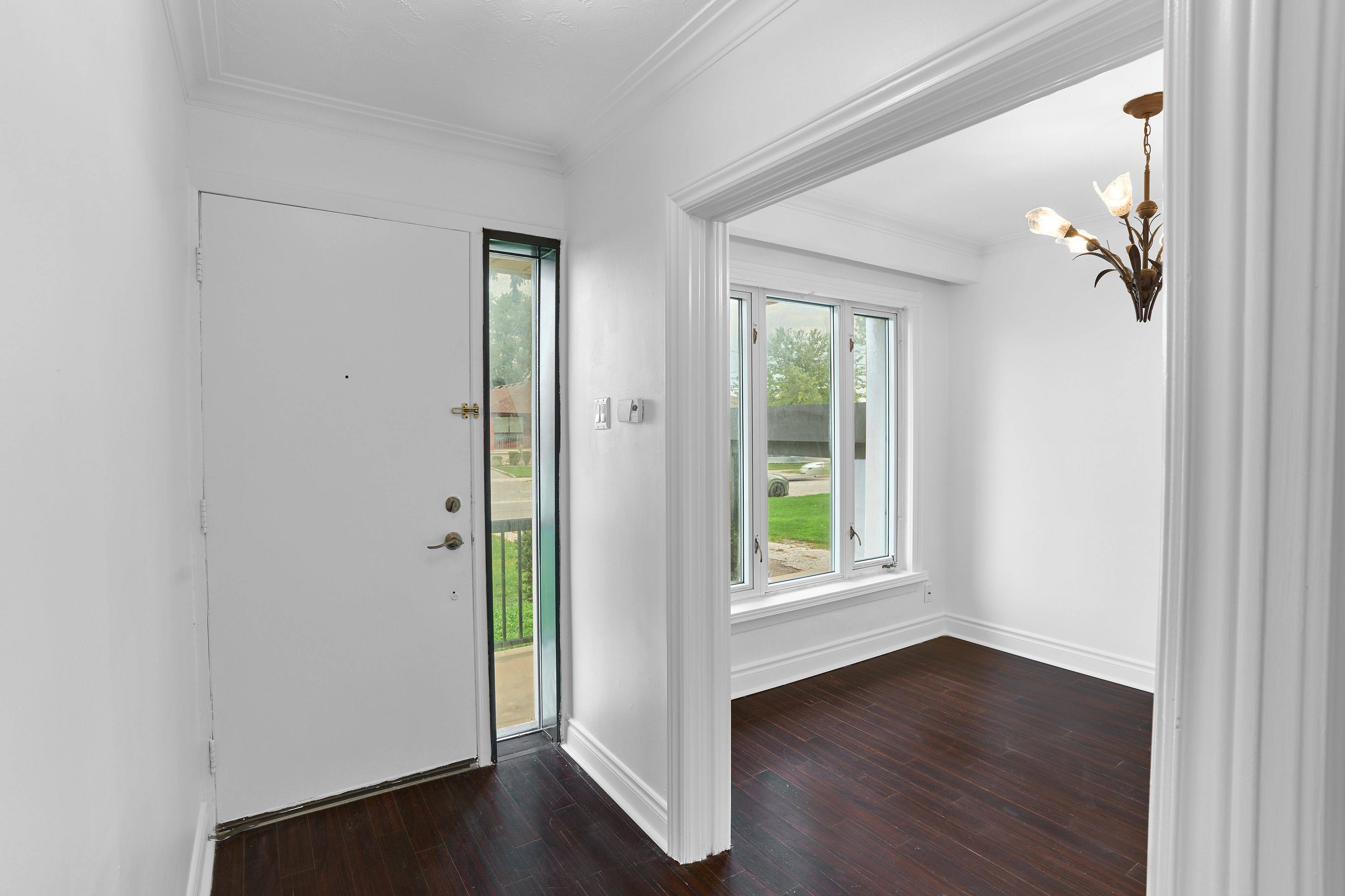 Toronto C04, ON M6A 1R8,135 Regina AVE