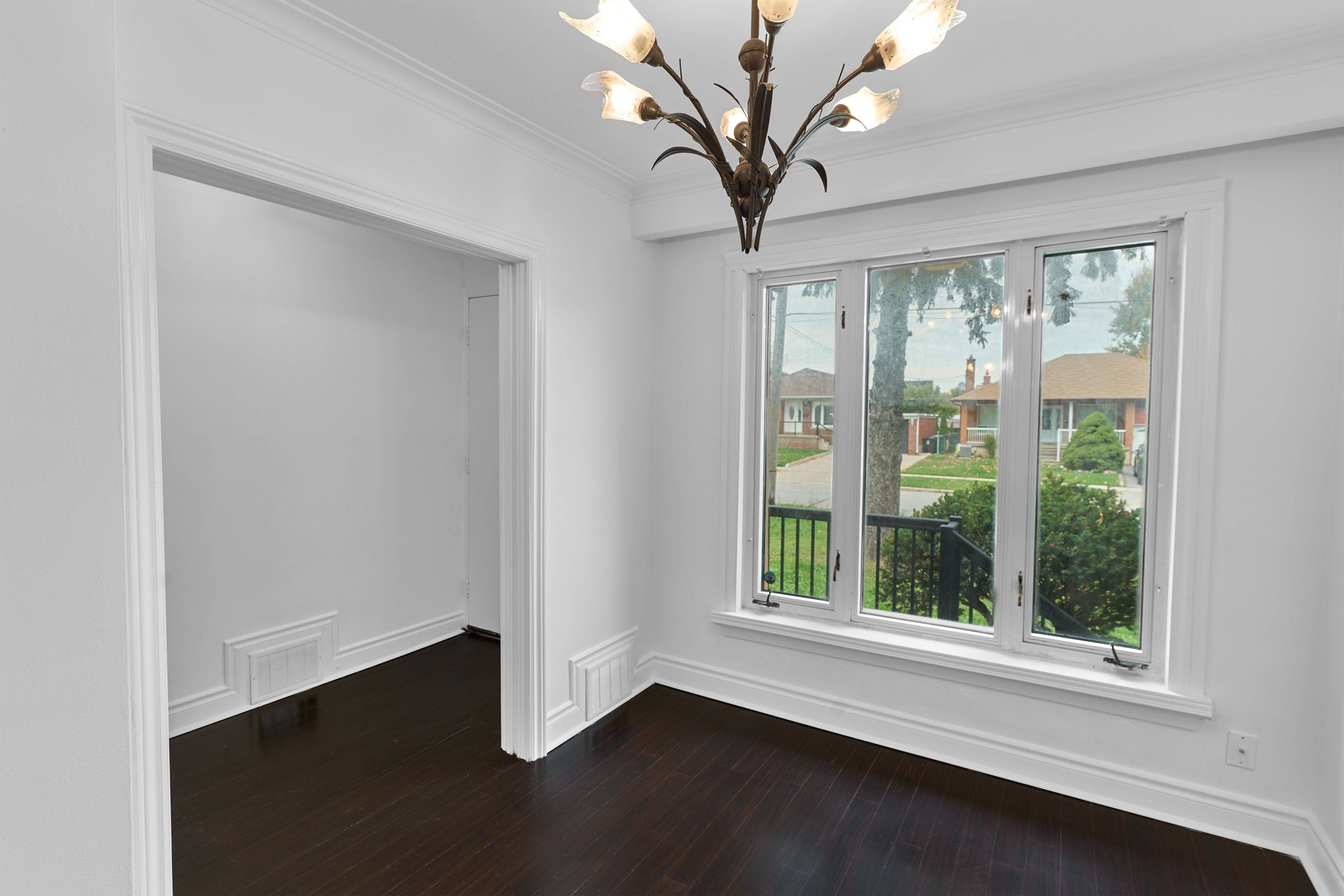 Toronto C04, ON M6A 1R8,135 Regina AVE