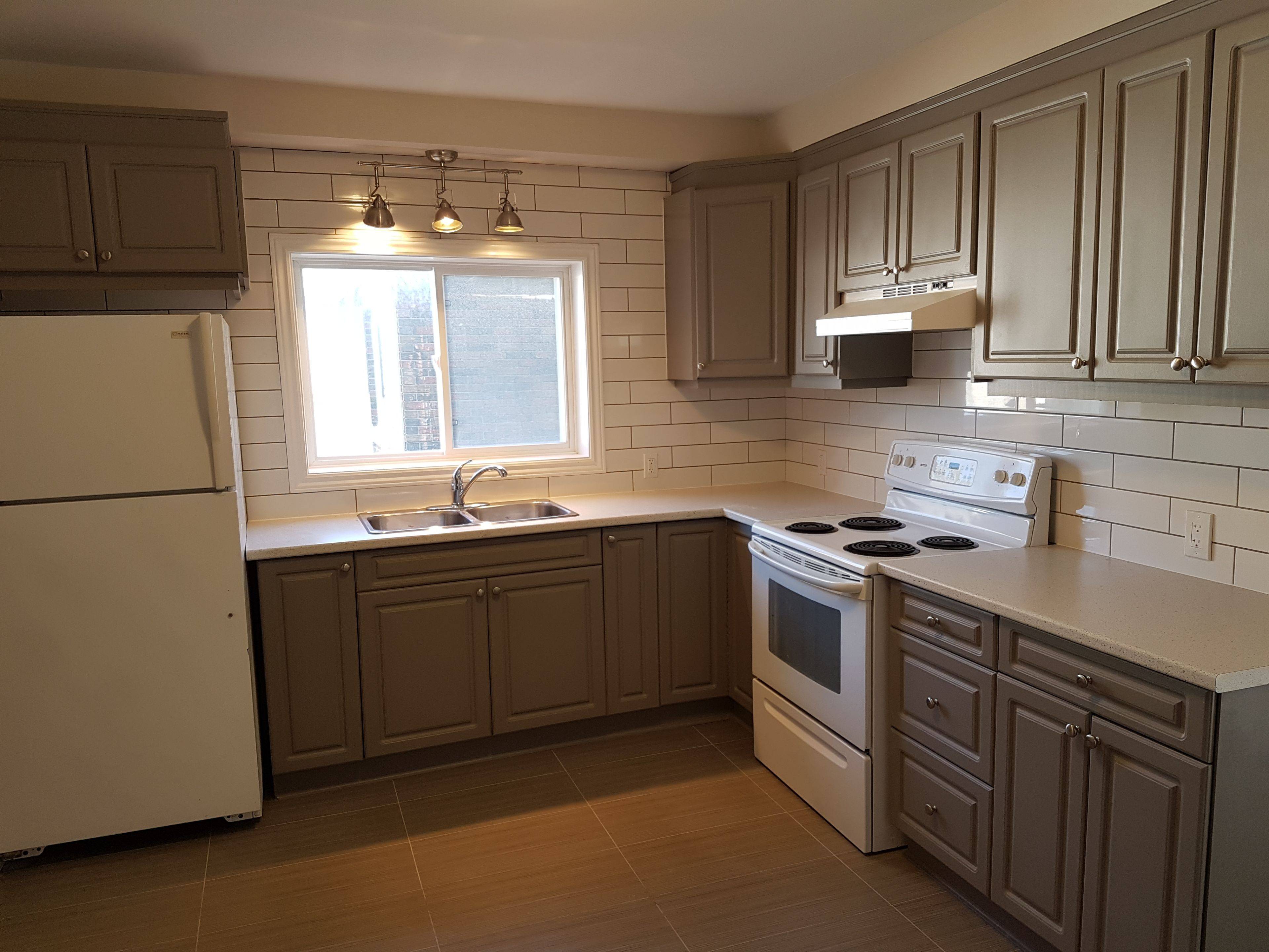 Oshawa, ON L1H 2B7,290 Eulalie AVE #Unit 1 (MAIN)