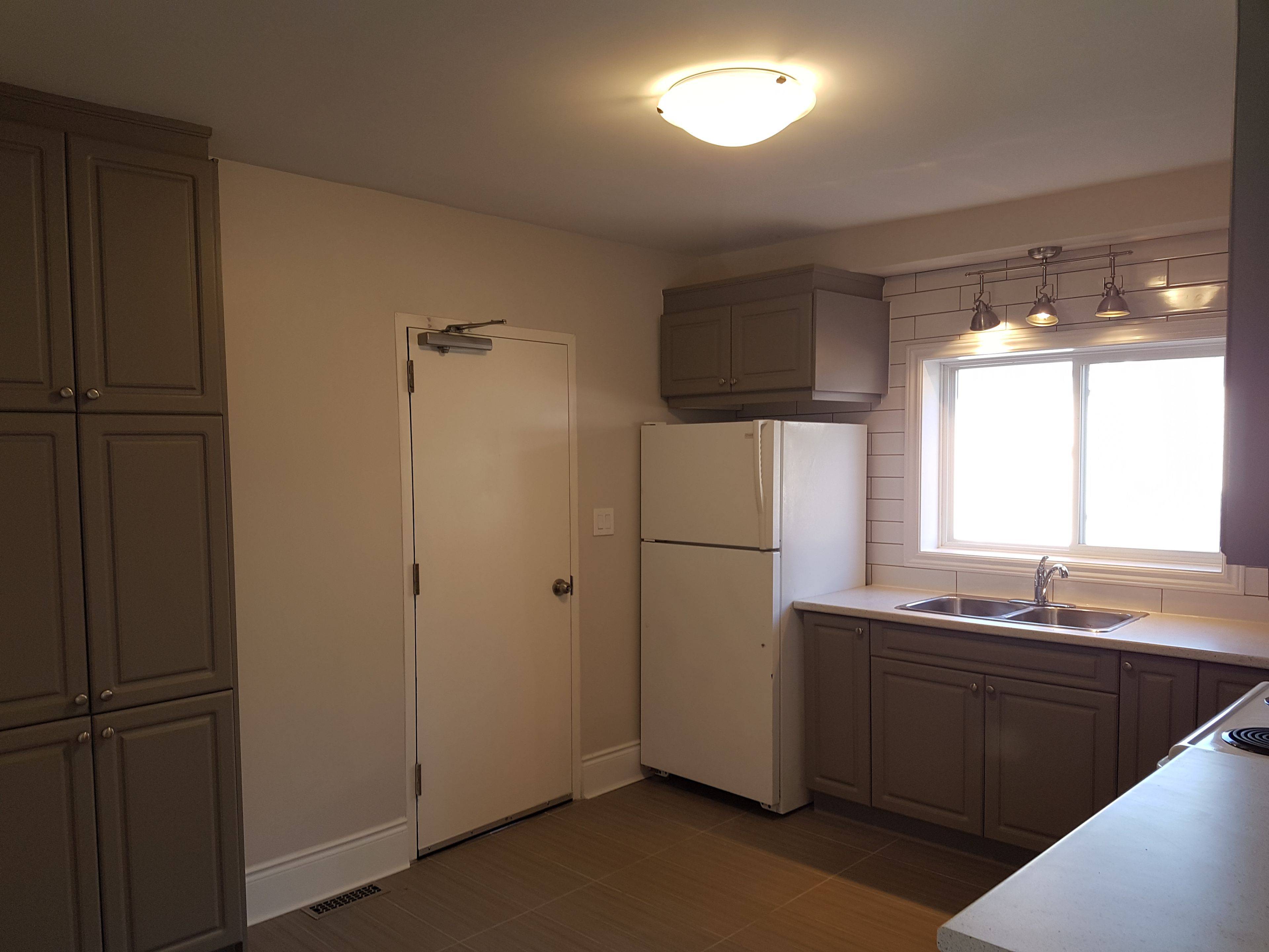 Oshawa, ON L1H 2B7,290 Eulalie AVE #Unit 1 (MAIN)