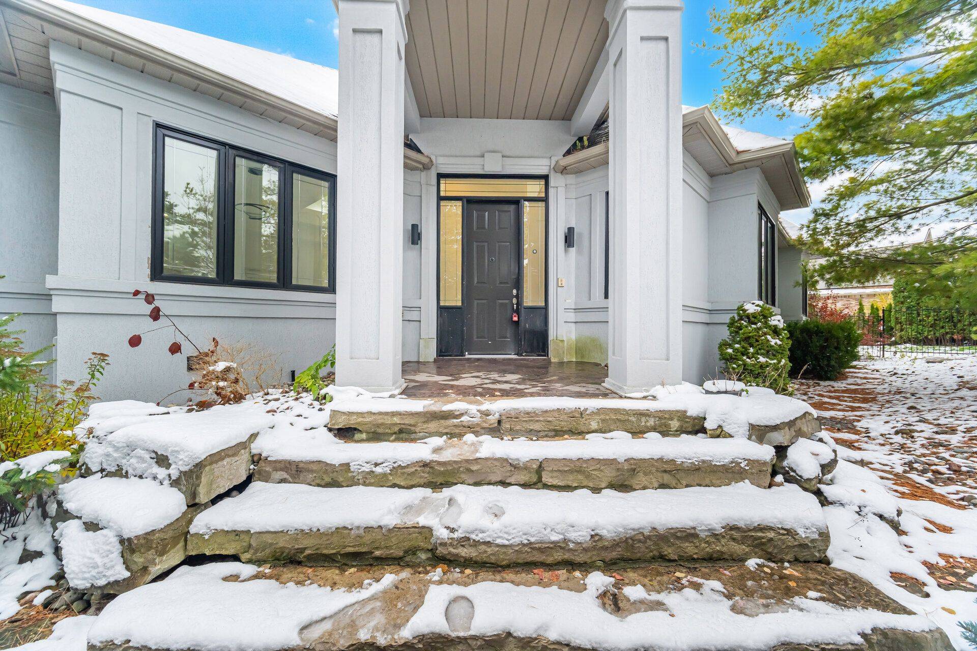 Vaughan, ON L4H 1A7,2 Huntingwood CT