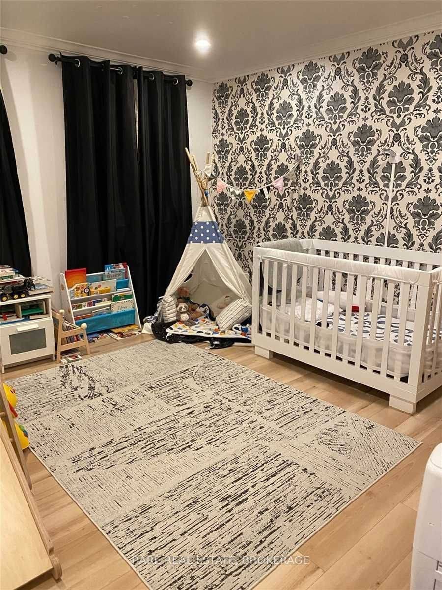 King, ON L7B 1H5,60 Patricia DR