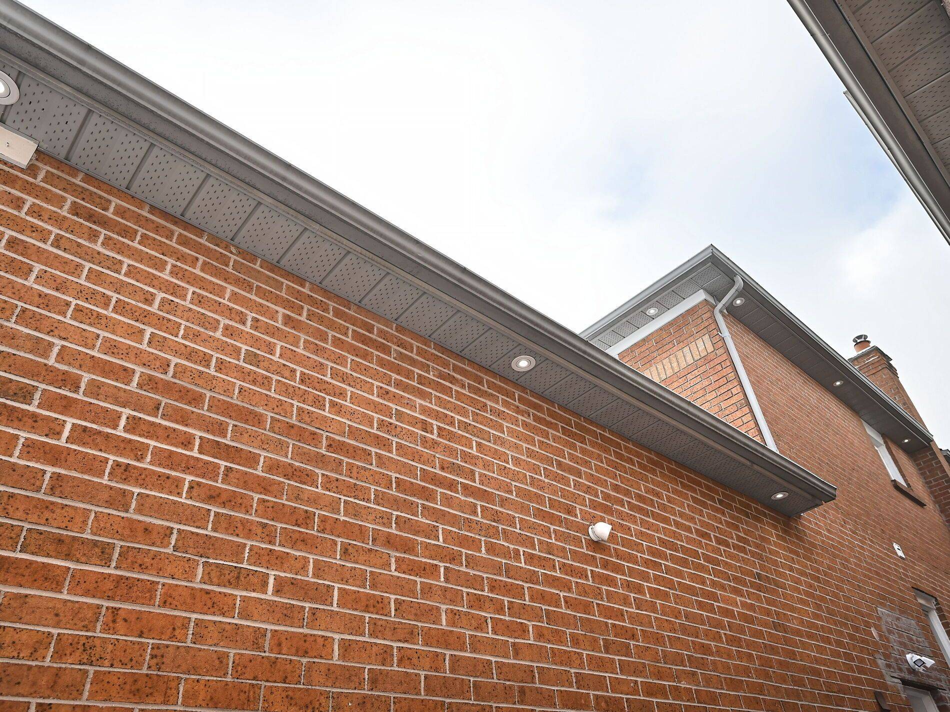 Brampton, ON L6R 1E3,72 Adirondack CRES W