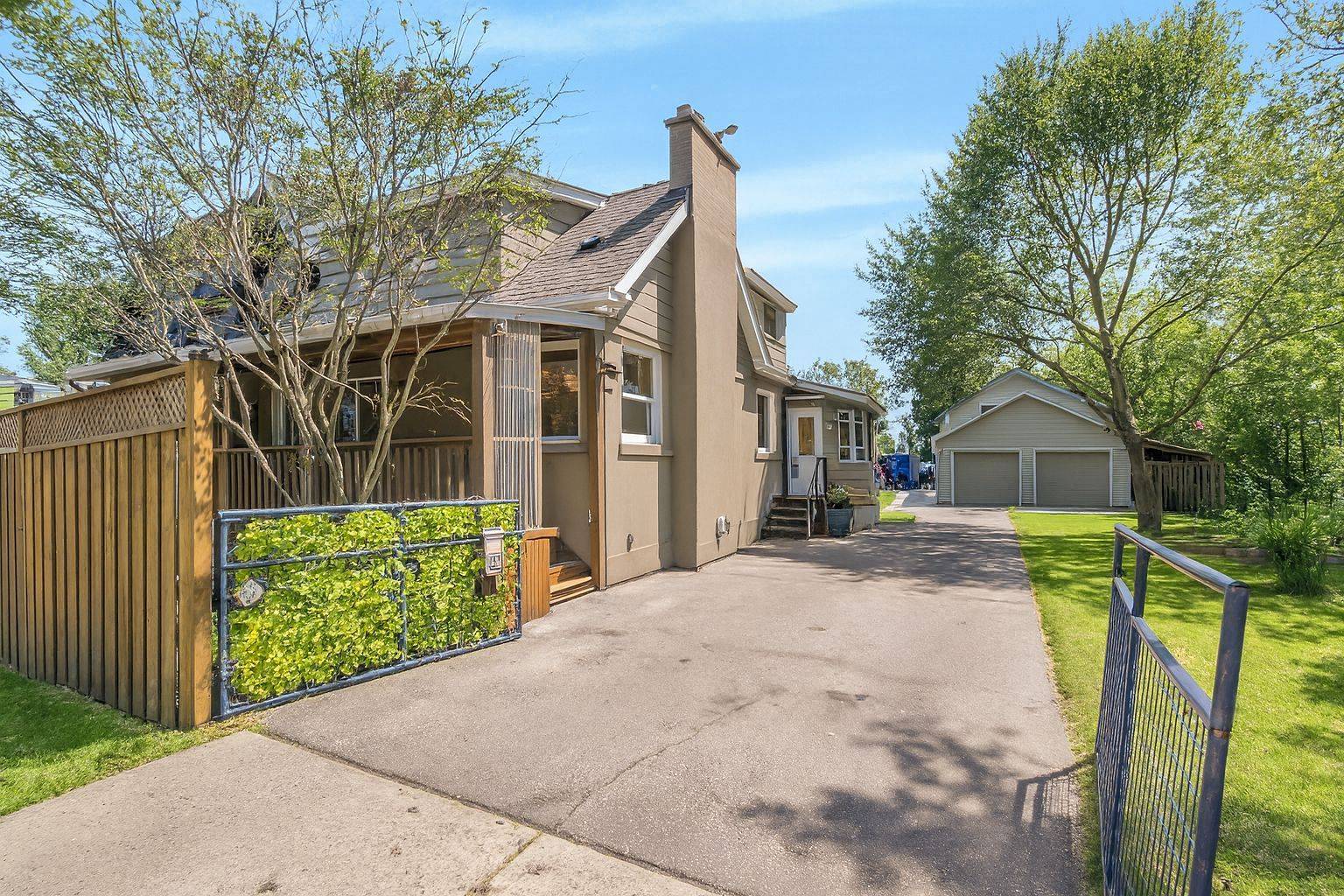 Mississauga, ON L5E 1J3,1331 St. James AVE