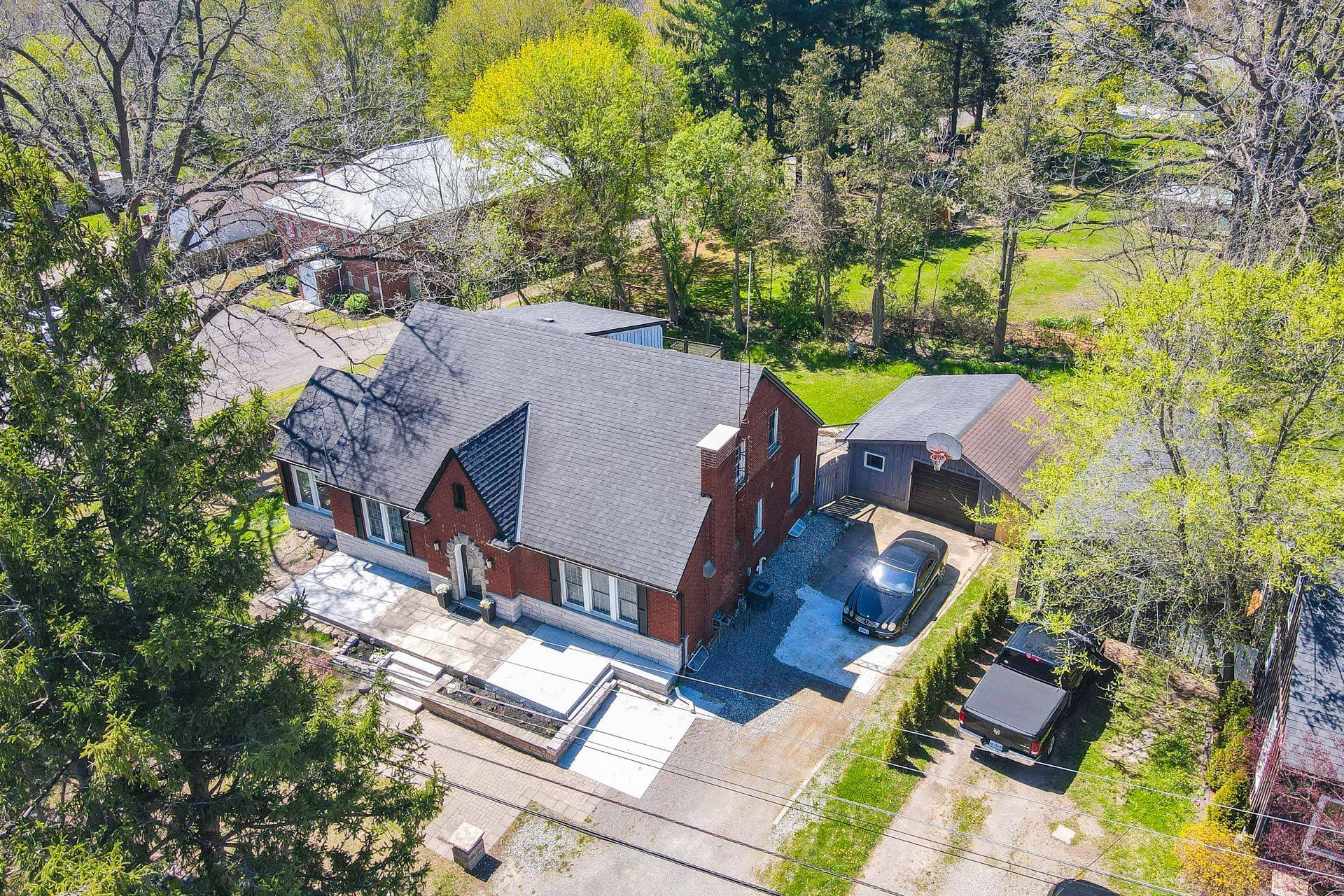 Hamilton, ON L8N 2Z7,933 6 HWY N #Main