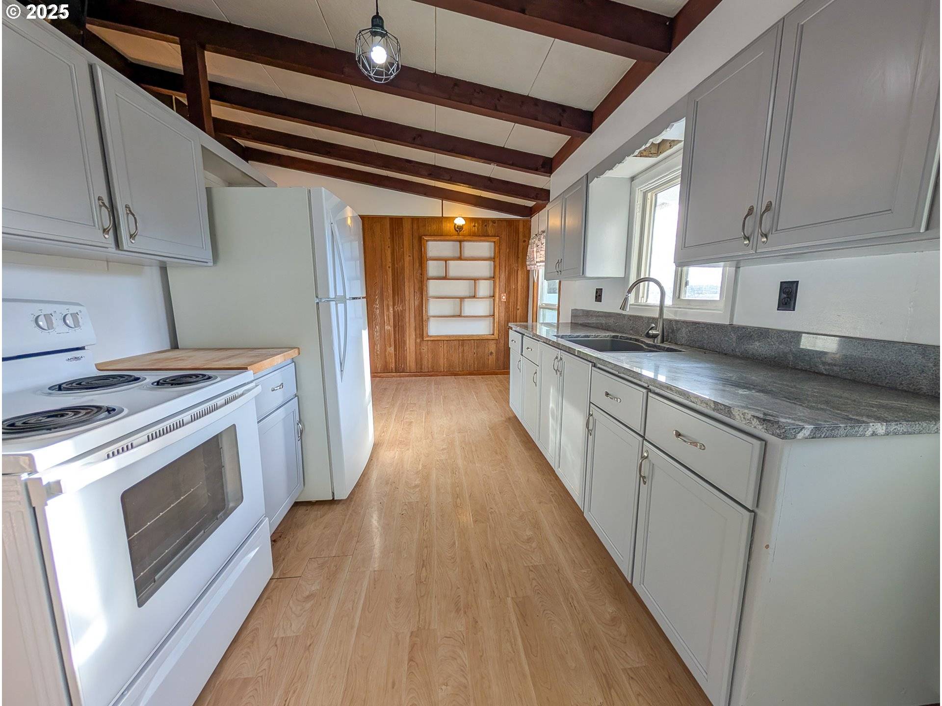 La Grande, OR 97850,1106 F AVE