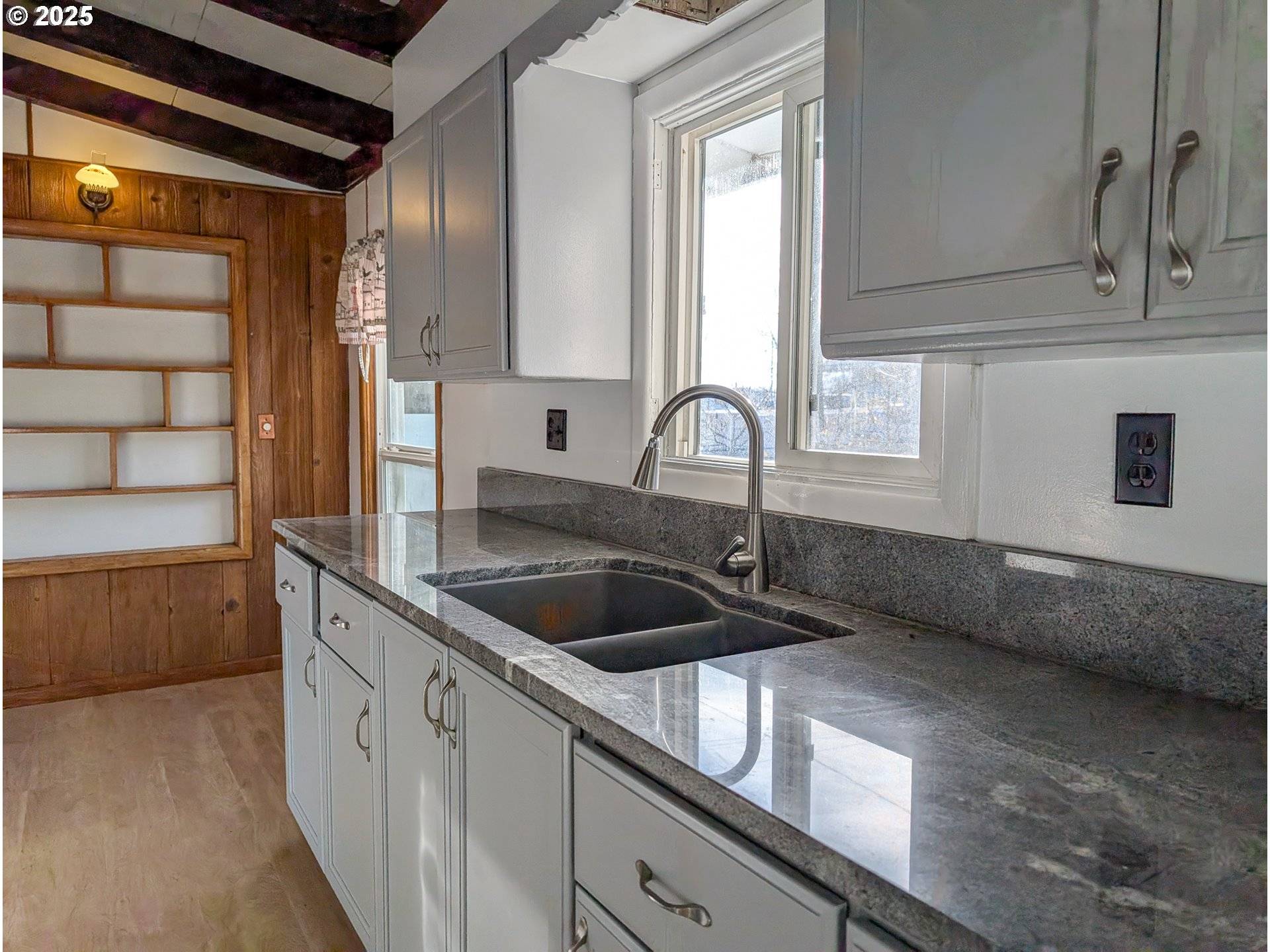 La Grande, OR 97850,1106 F AVE