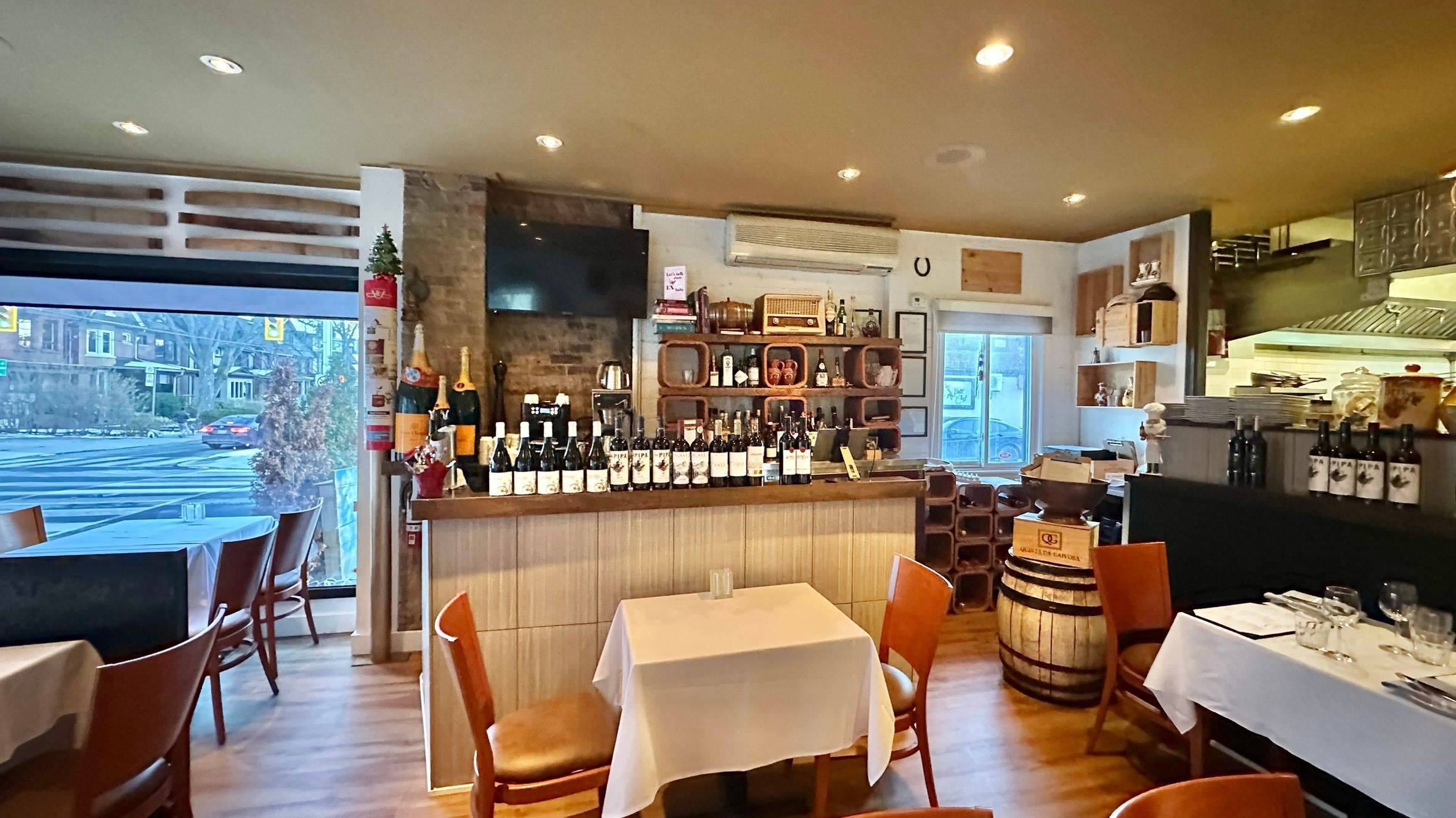 Toronto C02, ON M6G 2V9,538 Manning AVE