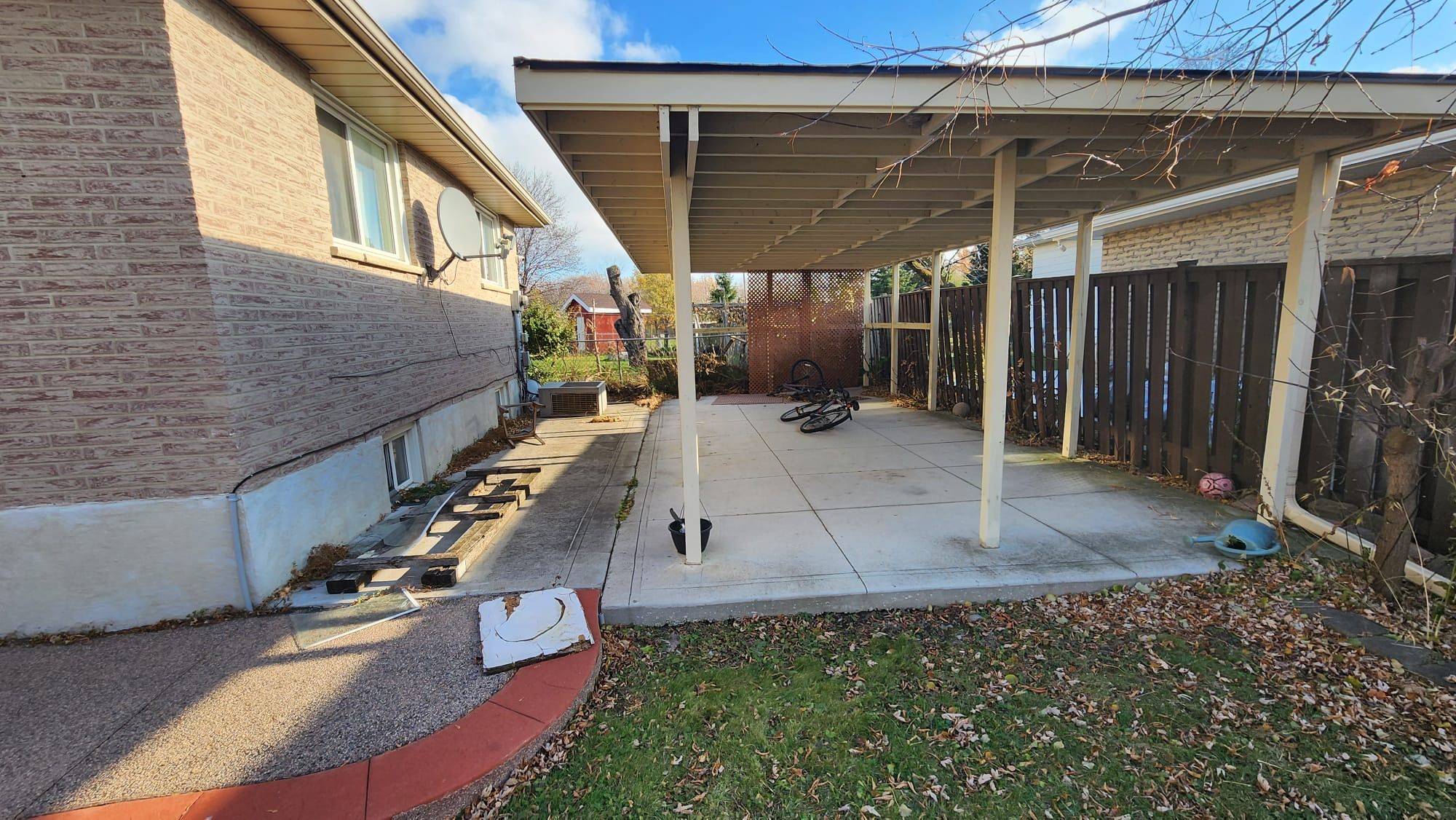 Mississauga, ON L4T 2J9,7270 Mohican CT