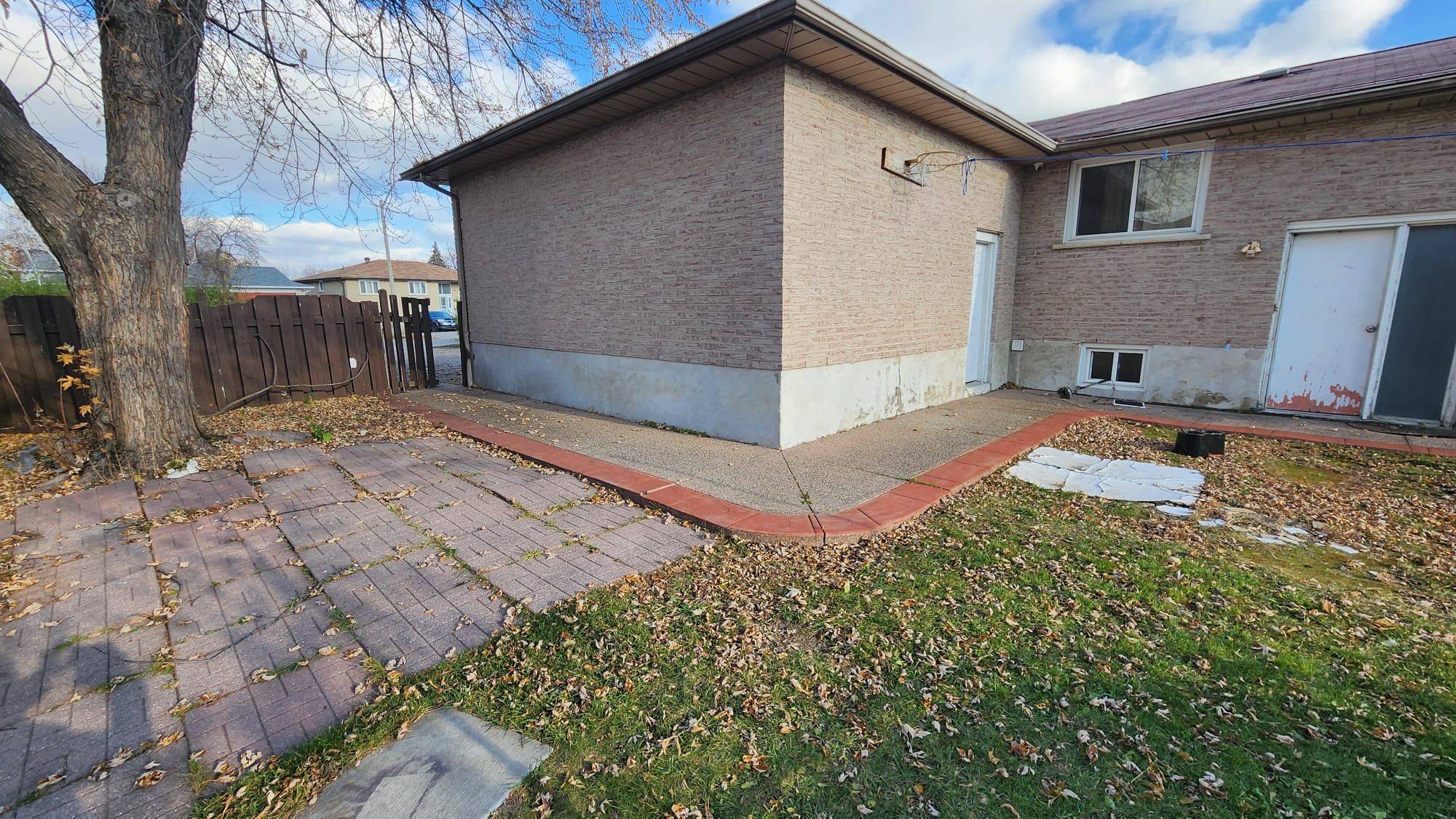 Mississauga, ON L4T 2J9,7270 Mohican CT