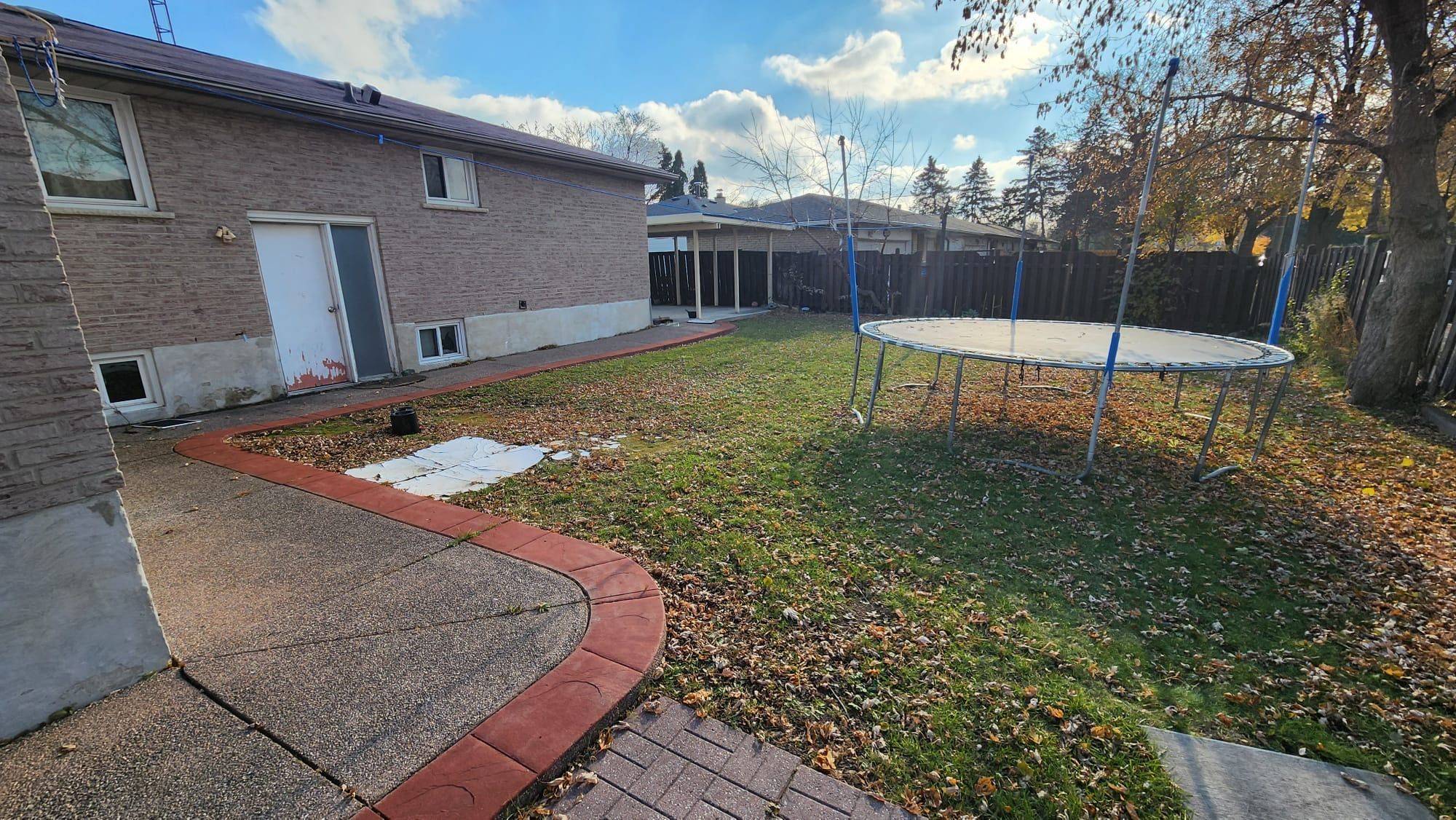 Mississauga, ON L4T 2J9,7270 Mohican CT