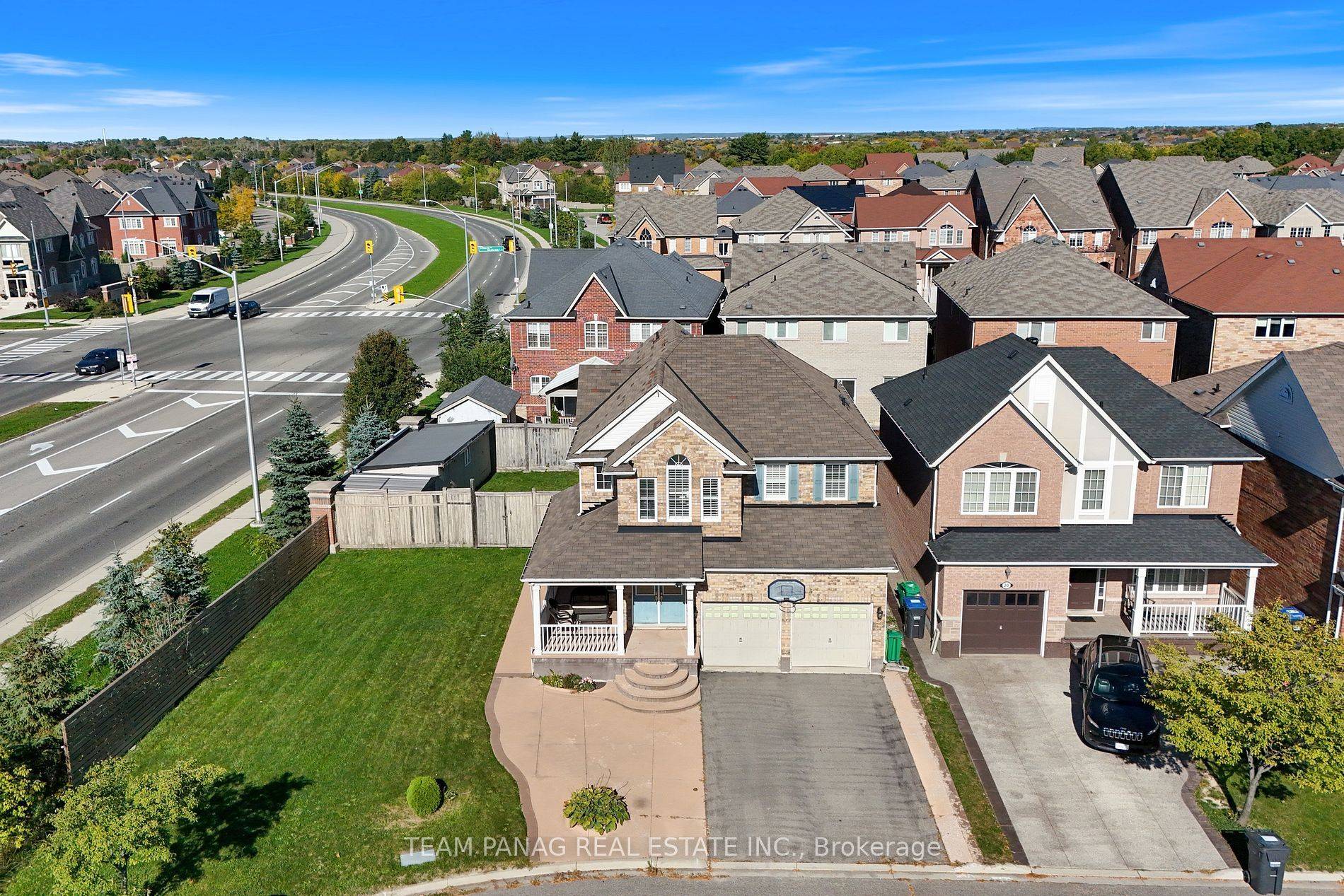 Brampton, ON L6P 2Y7,22 Coachlight CRES