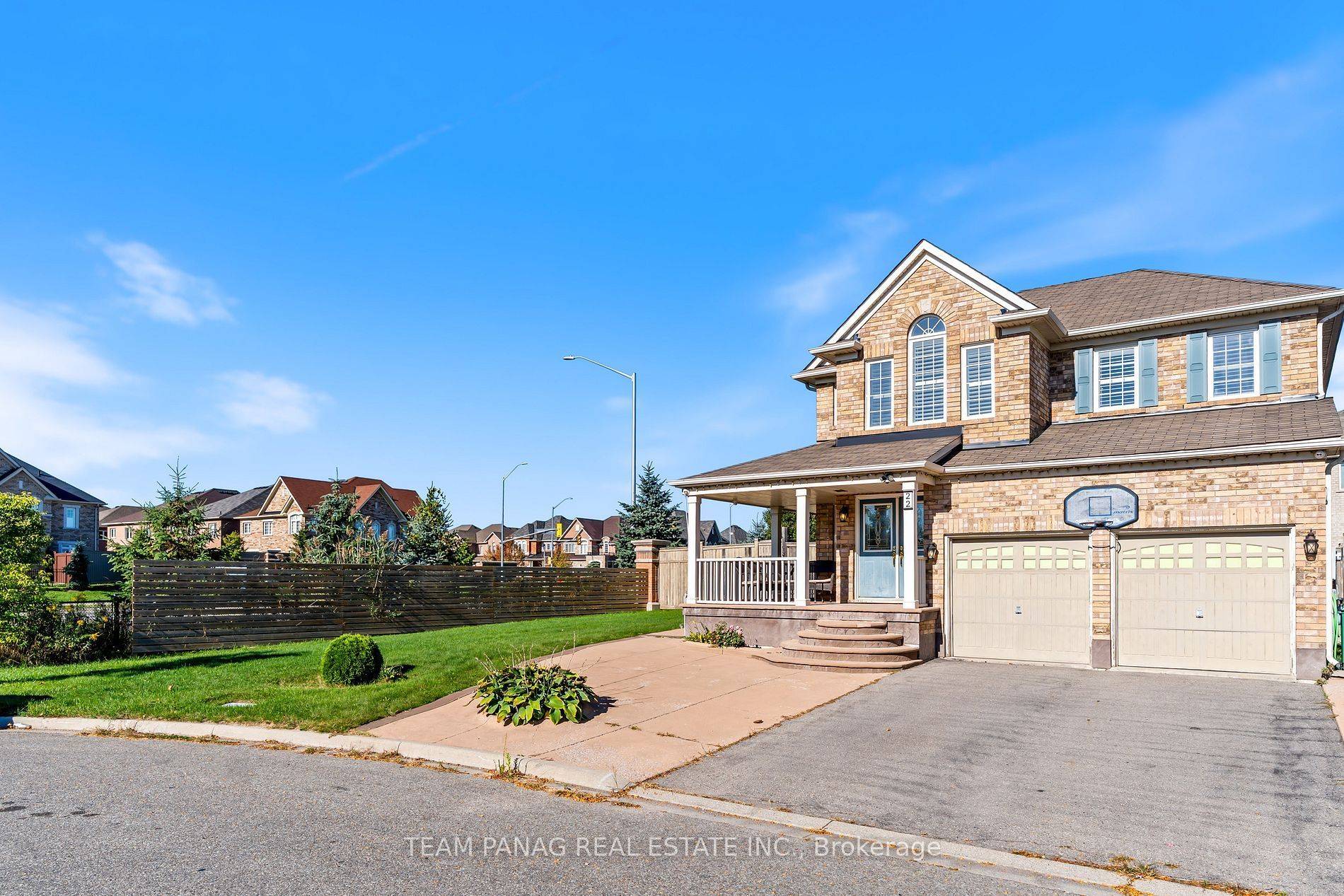 Brampton, ON L6P 2Y7,22 Coachlight CRES