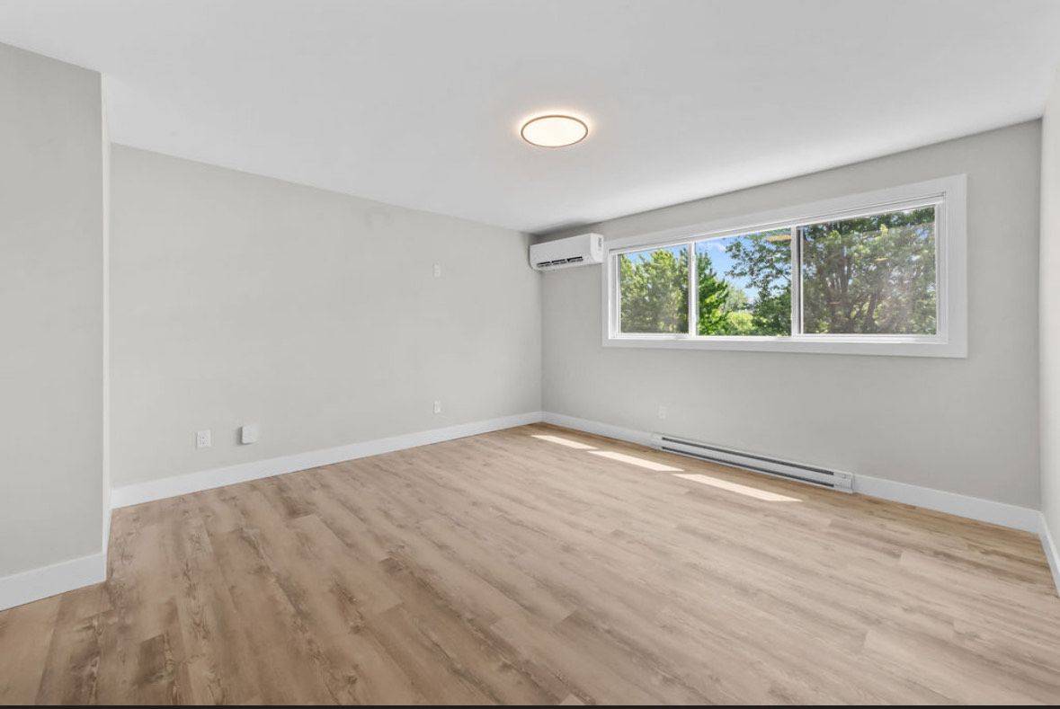 London South, ON N5Z 3A8,400 SCENIC DR #13