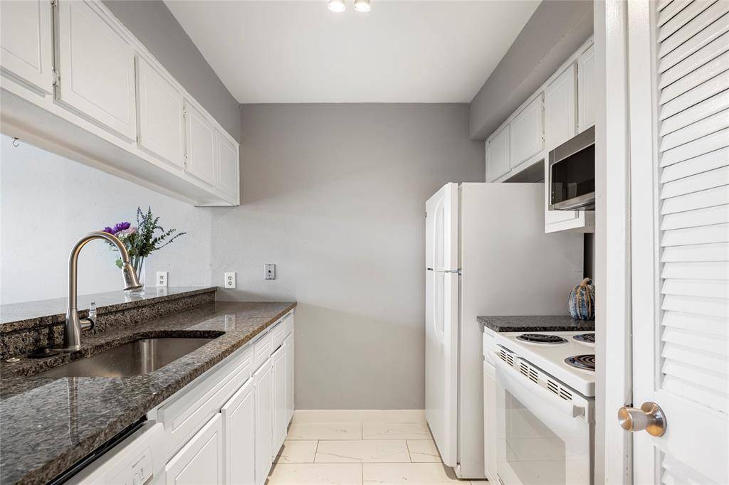 Euless, TX 76040,208 Wilshire Drive #B