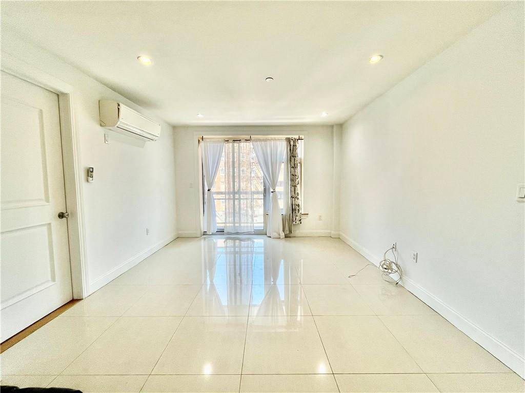 Rego Park, NY 11374,6538 Austin ST #4F