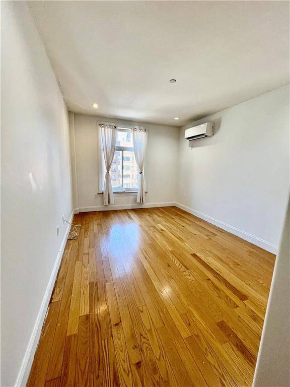 Rego Park, NY 11374,6538 Austin ST #4F