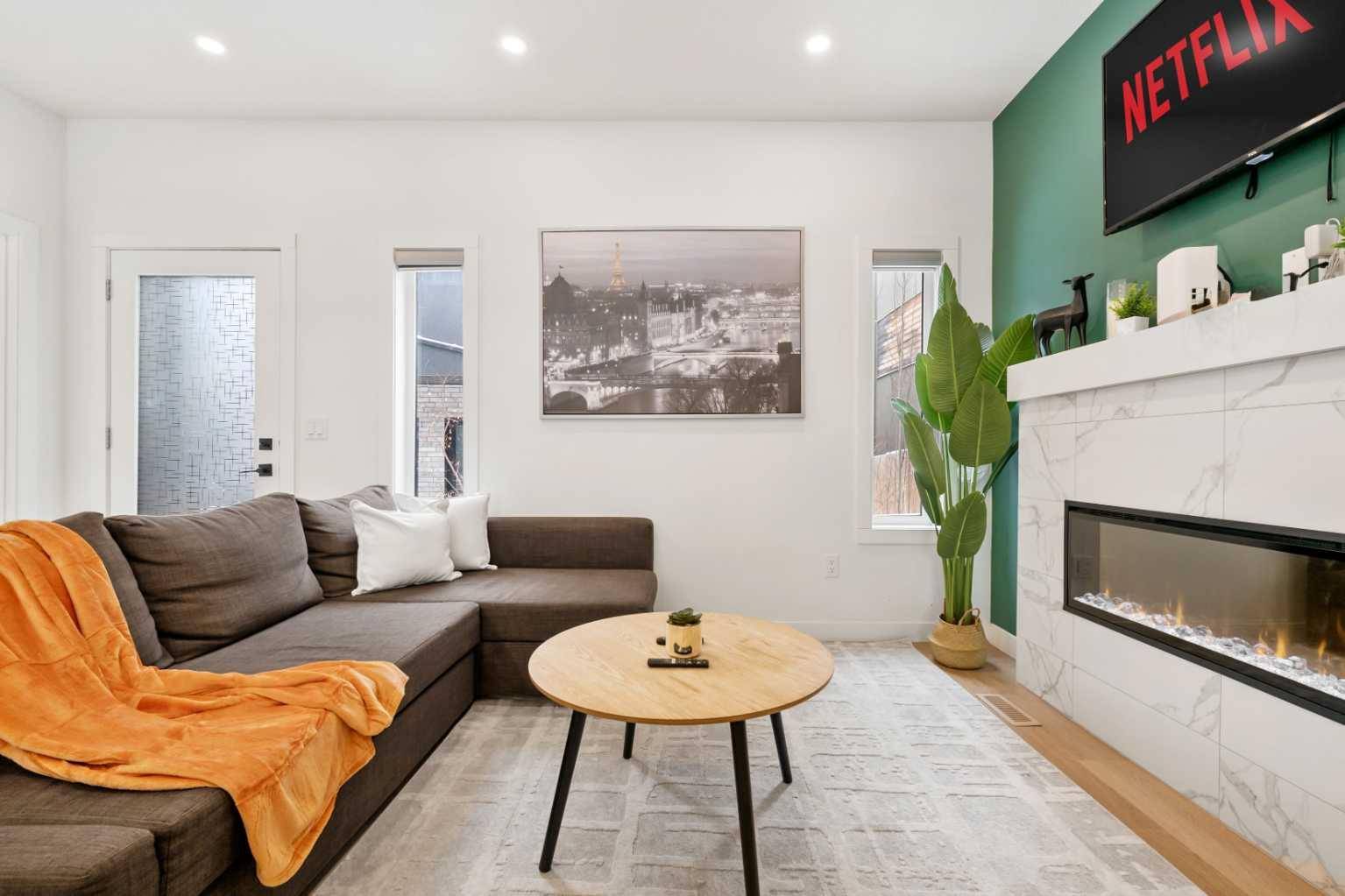 Calgary, AB T2M 1G4,1313 20 AVE NW #Unit 4