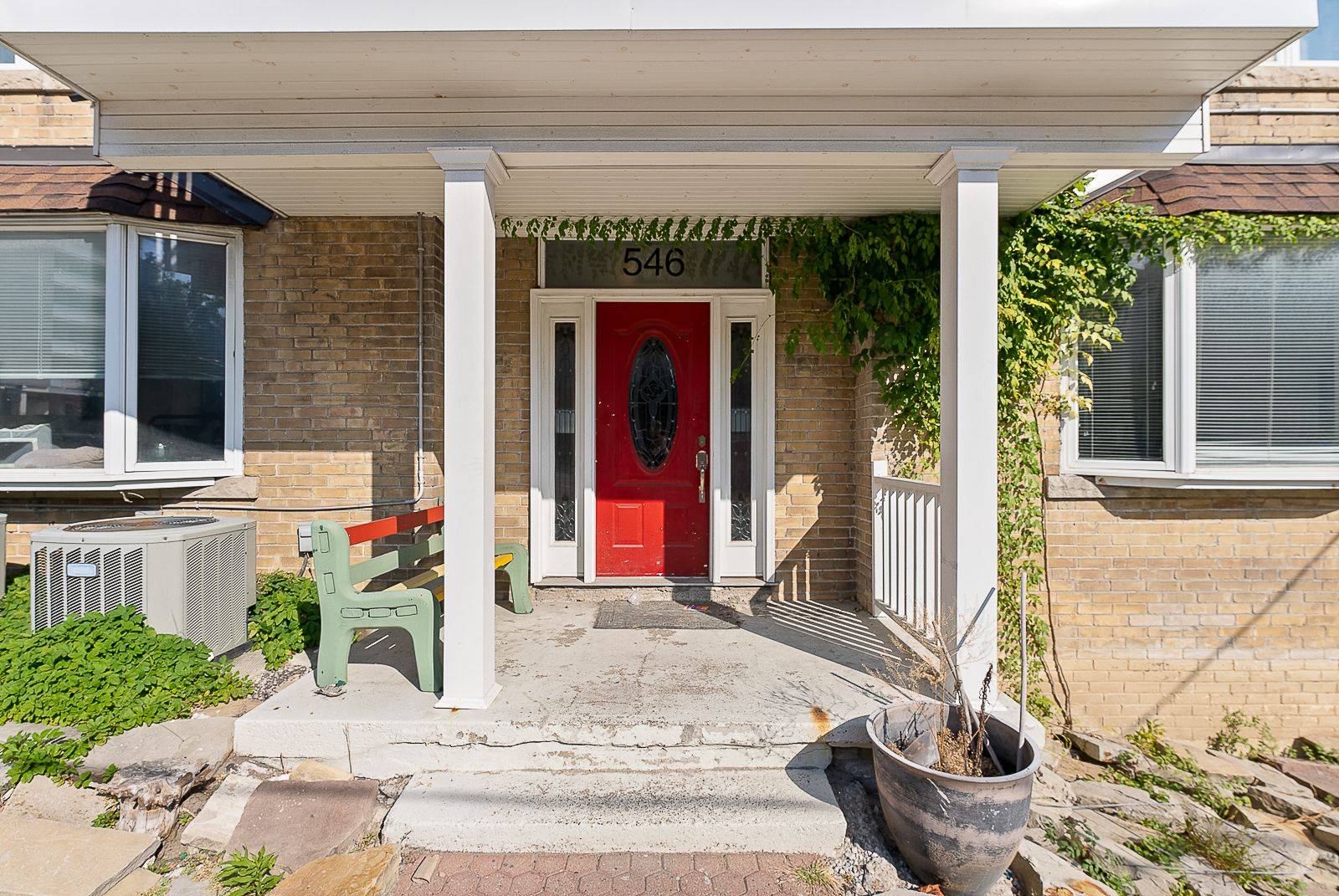 Toronto C10, ON M4P 1N9,546 Eglinton AVE E #4