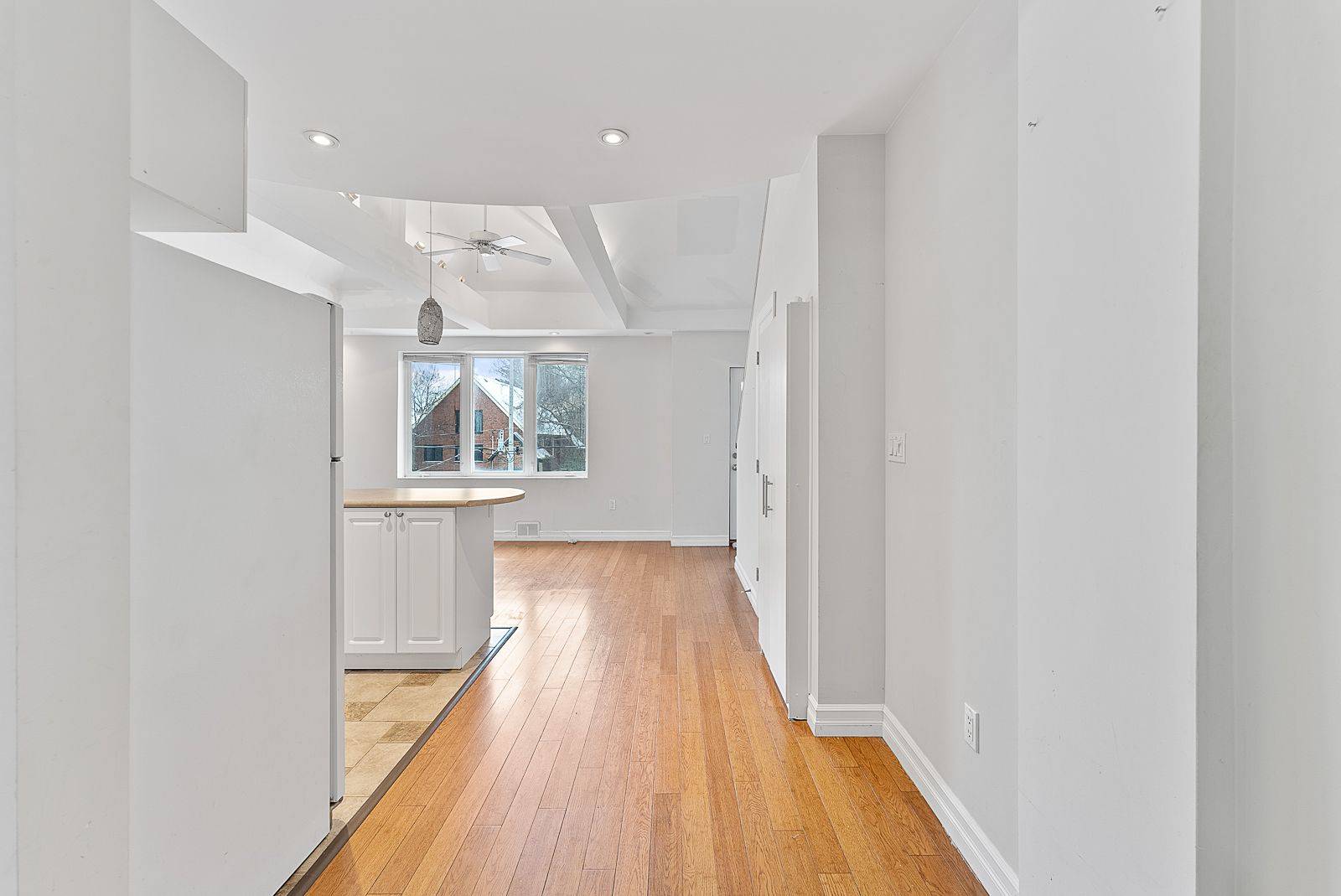 Toronto C10, ON M4P 1N9,546 Eglinton AVE E #4