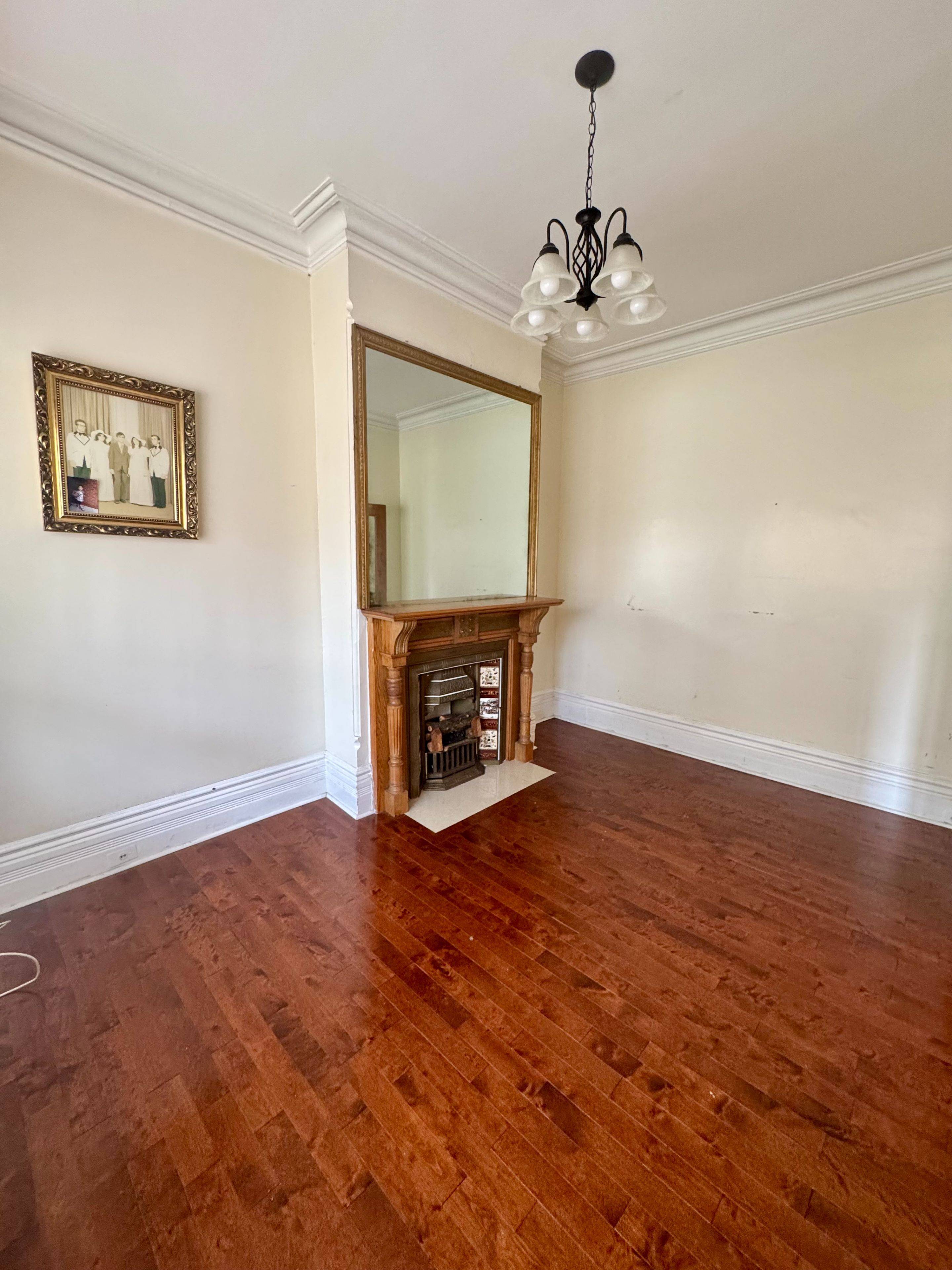 Toronto C01, ON M6J 2J8,203 Euclid AVE