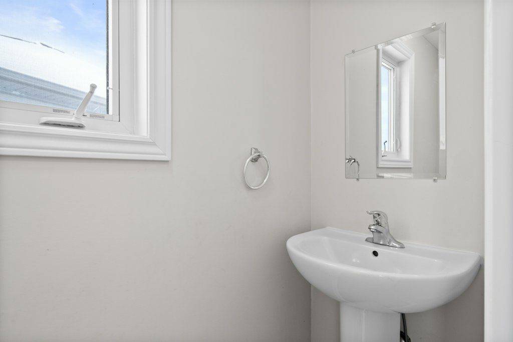 Greater Napanee, ON K7R 3P9,87 Kanvers WAY