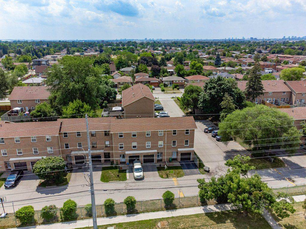 Mississauga, ON L4T 2S7,7255 Dooley DR #47