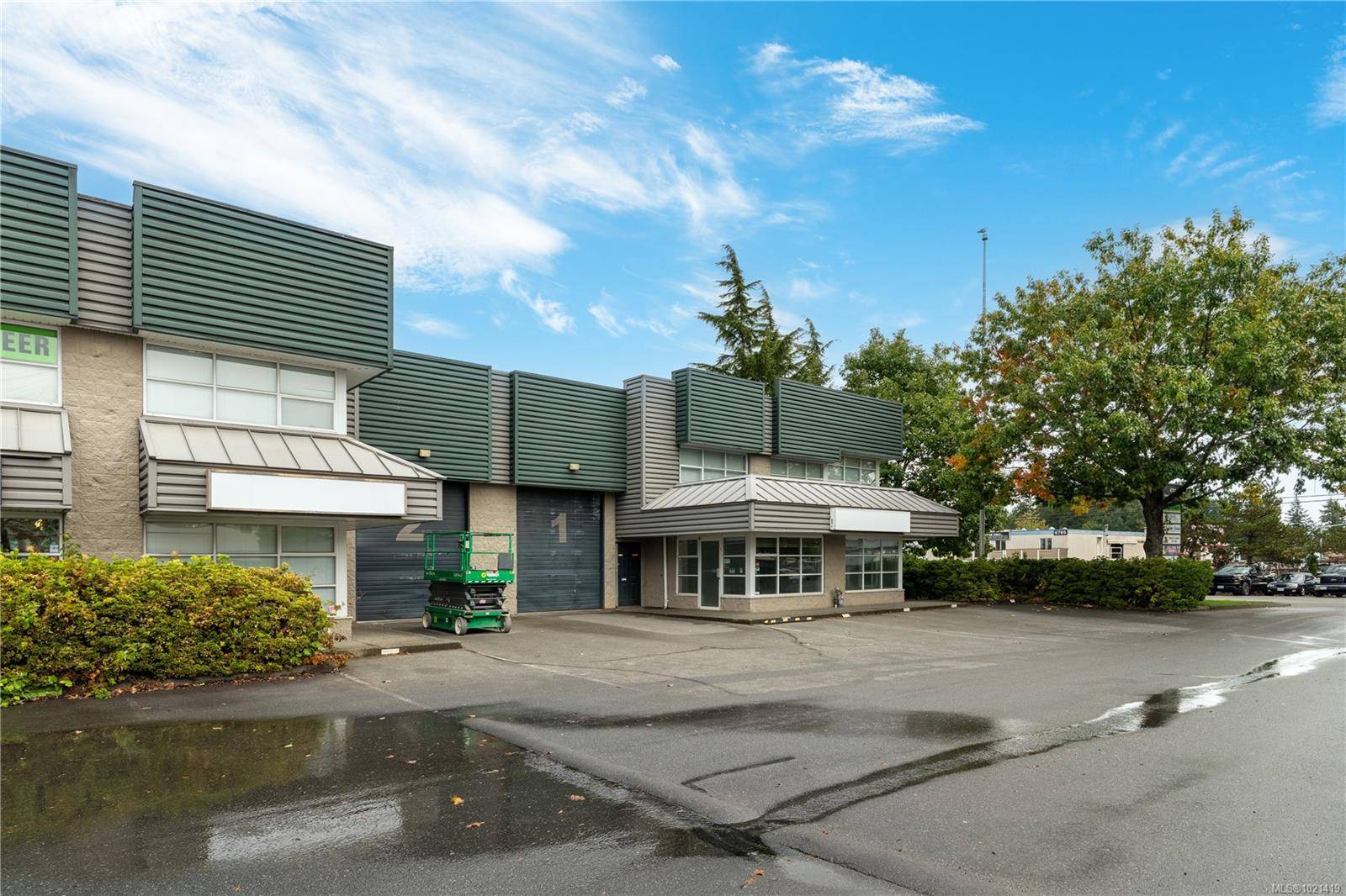 Central Saanich, BC V8M 2A8,6782 Veyaness Rd #1