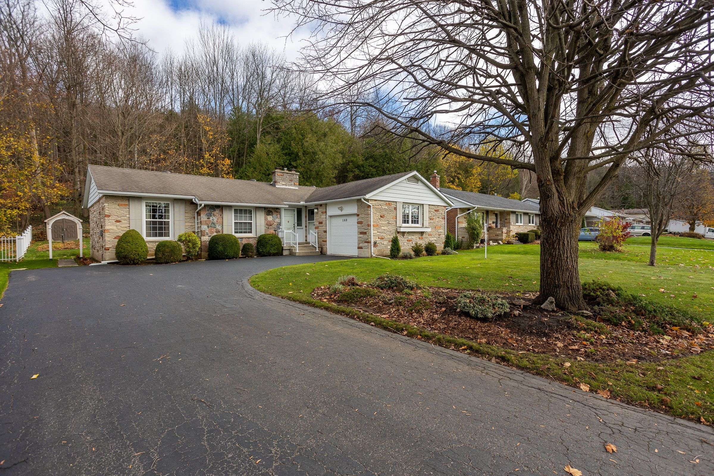 Owen Sound, ON N4K 2W8,149 7th AVE E