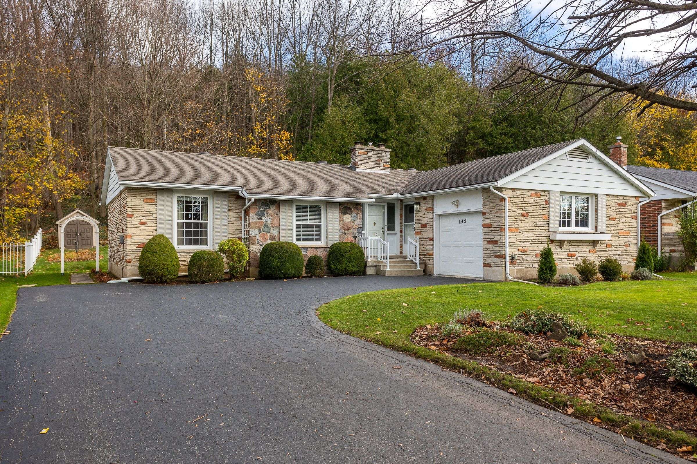 Owen Sound, ON N4K 2W8,149 7th AVE E