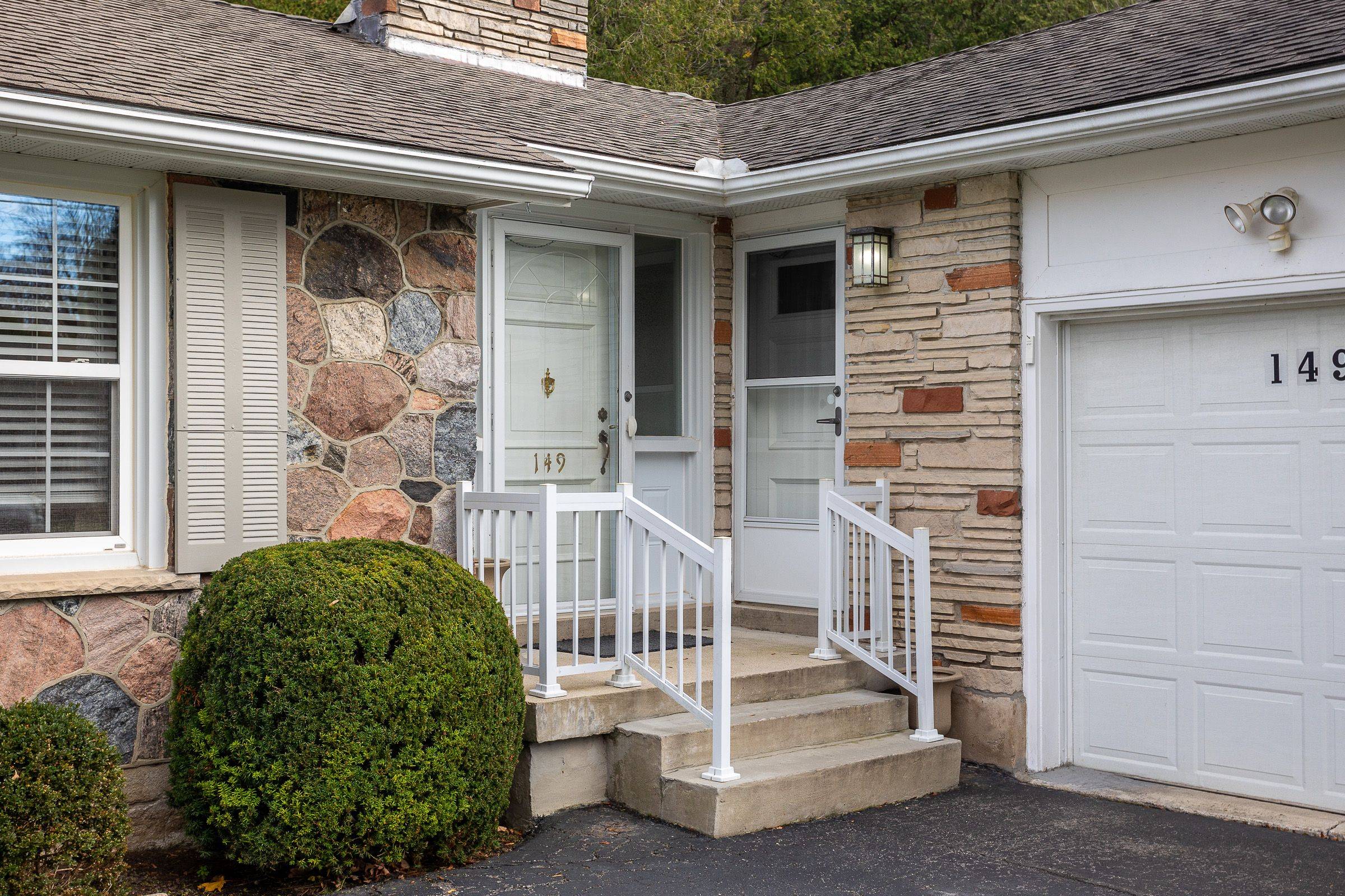 Owen Sound, ON N4K 2W8,149 7th AVE E