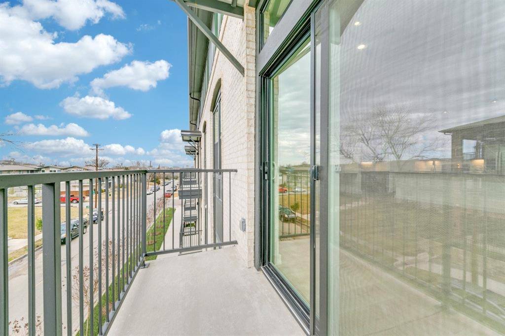 Dallas, TX 75203,512 N Ewing Avenue #302