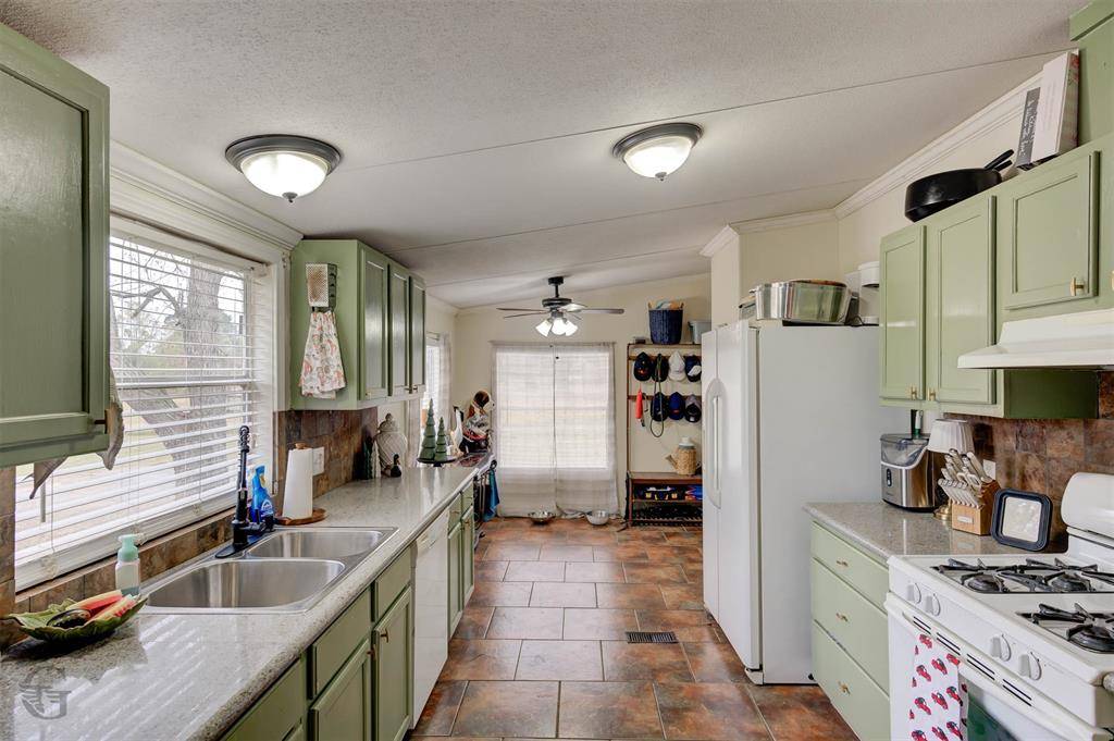 Benton, LA 71006,727 Highway 162