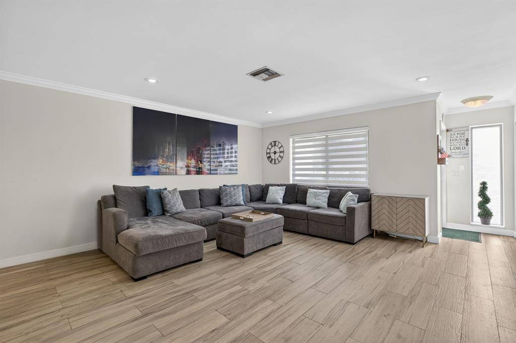 Dania Beach, FL 33004,407 SE 5th ST