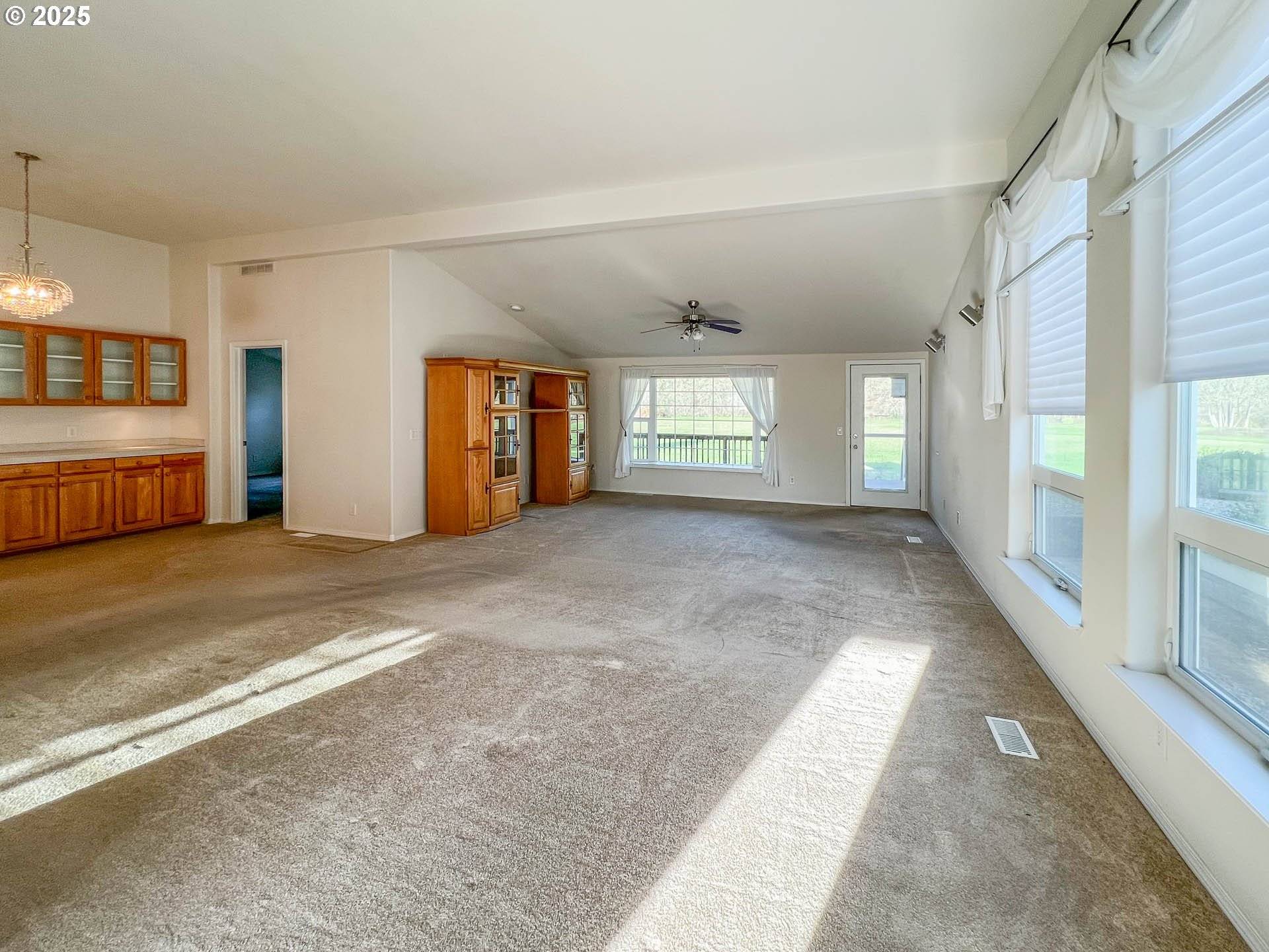 Roseburg, OR 97471,152 JACOB HALE WAY