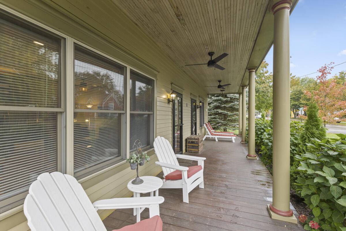 Douglas, MI 49406,11 E Chestnut ST #1