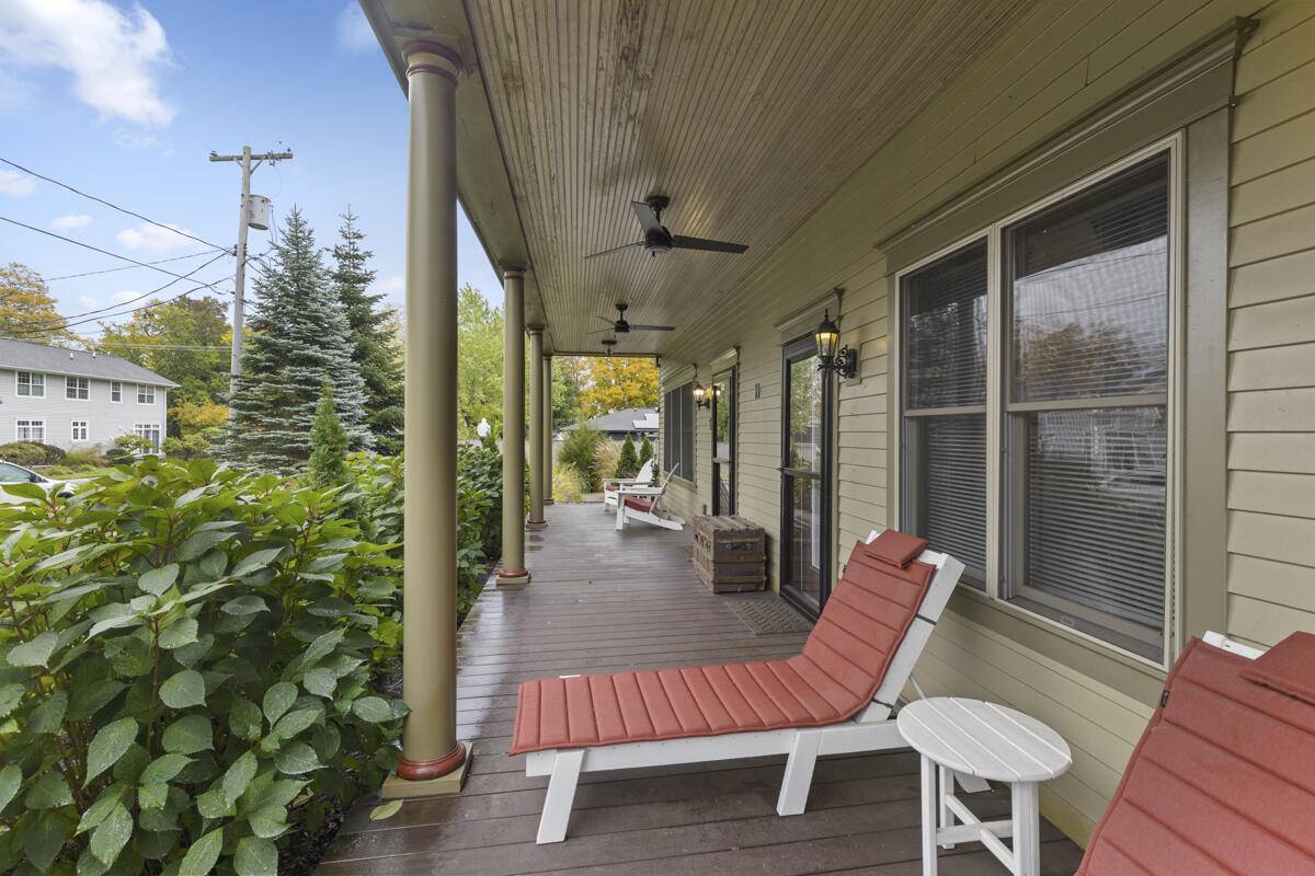 Douglas, MI 49406,11 E Chestnut ST #1